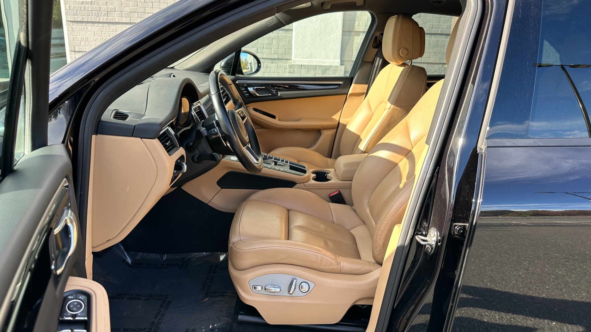 Used 2018 Porsche Macan SPORT EDITION / PREMIUM PLUS PACKAGE / BOSE SOUND / NAV / LANGE CHANGE ASSI for sale $39,900 at Formula Imports in Charlotte NC 28227 11