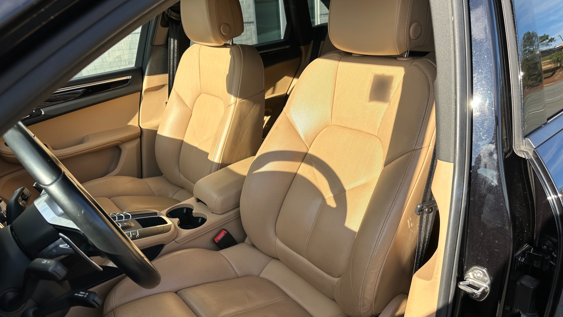 Used 2018 Porsche Macan SPORT EDITION / PREMIUM PLUS PACKAGE / BOSE SOUND / NAV / LANGE CHANGE ASSI for sale $39,900 at Formula Imports in Charlotte NC 28227 12