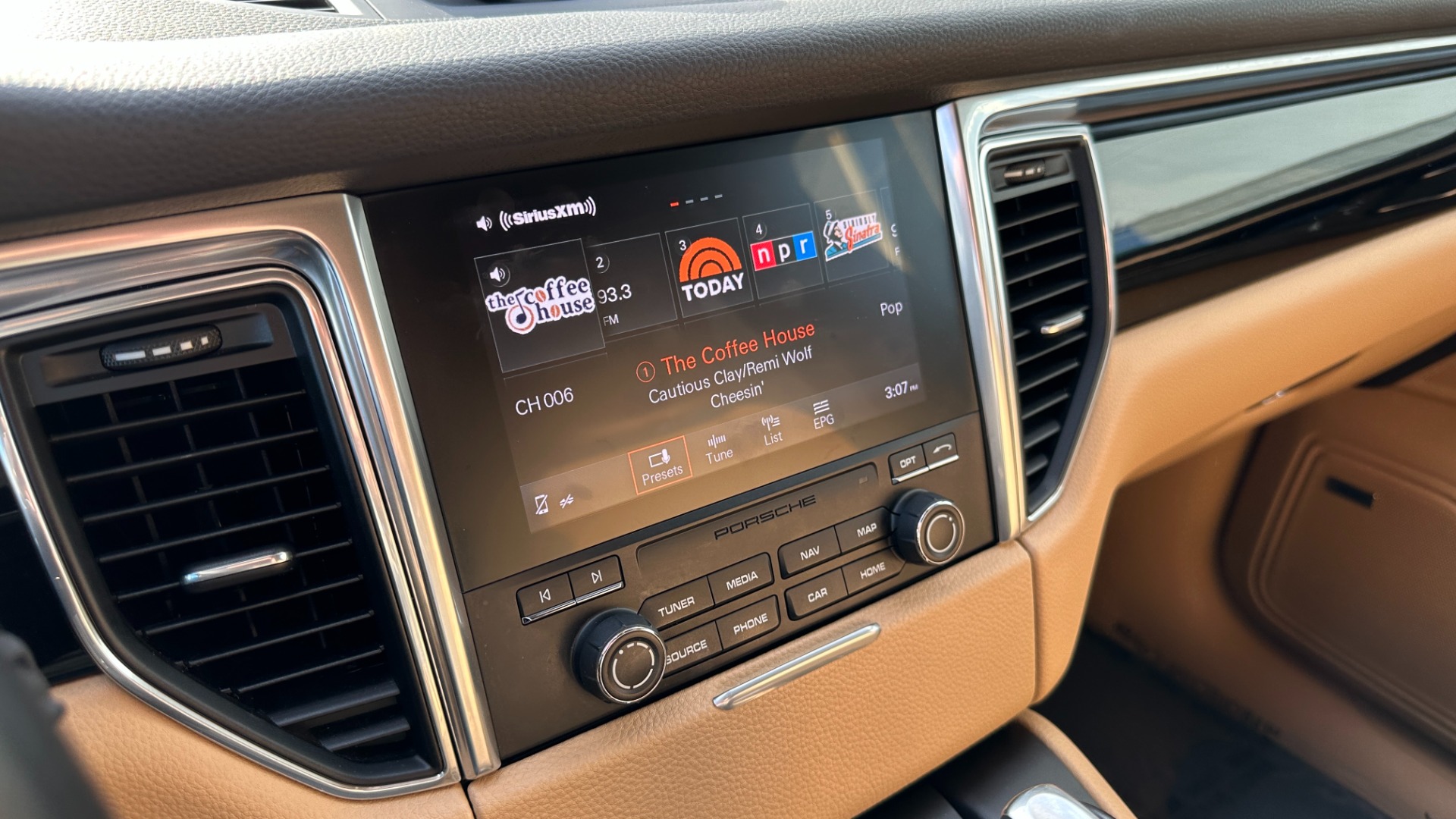 Used 2018 Porsche Macan SPORT EDITION / PREMIUM PLUS PACKAGE / BOSE SOUND / NAV / LANGE CHANGE ASSI for sale $39,900 at Formula Imports in Charlotte NC 28227 15