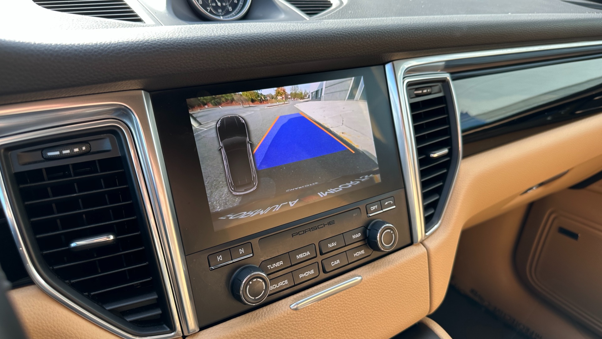 Used 2018 Porsche Macan SPORT EDITION / PREMIUM PLUS PACKAGE / BOSE SOUND / NAV / LANGE CHANGE ASSI for sale $39,900 at Formula Imports in Charlotte NC 28227 16