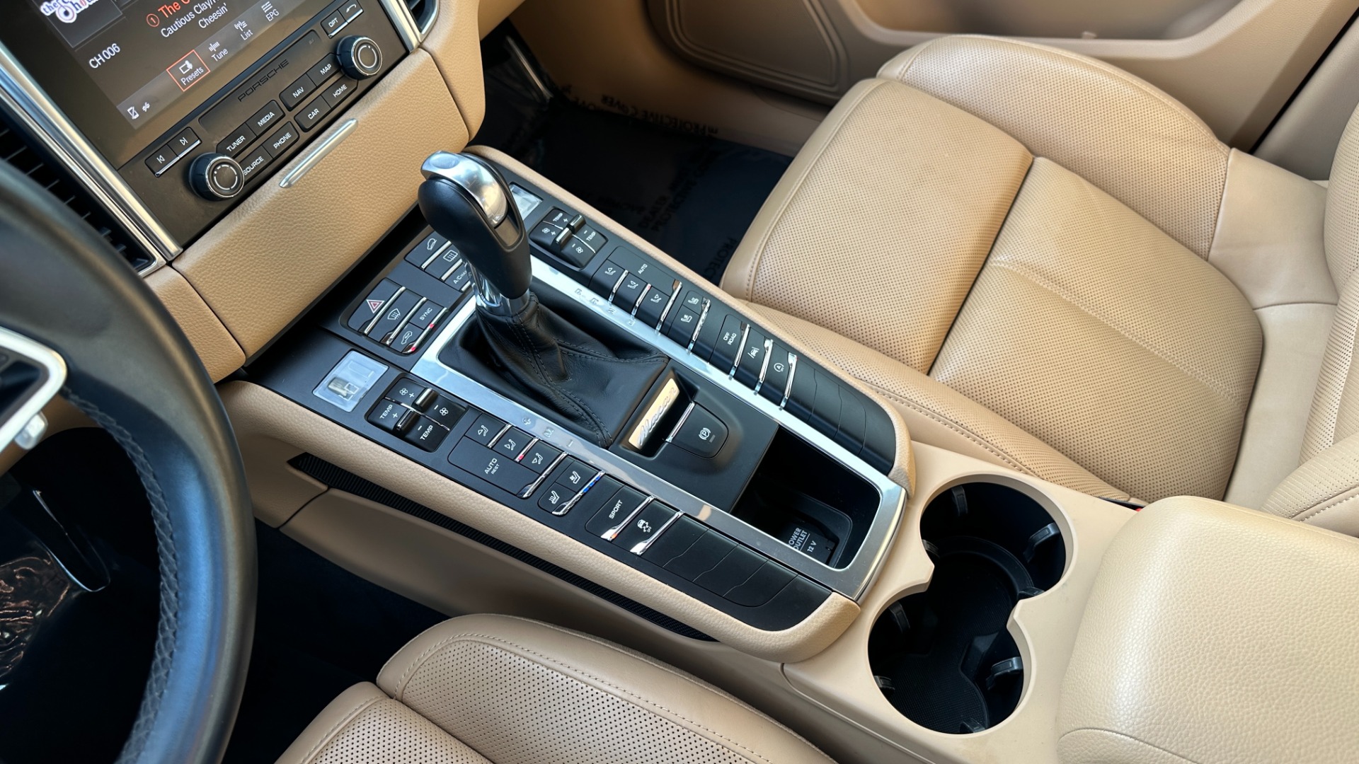 Used 2018 Porsche Macan SPORT EDITION / PREMIUM PLUS PACKAGE / BOSE SOUND / NAV / LANGE CHANGE ASSI for sale $39,900 at Formula Imports in Charlotte NC 28227 17