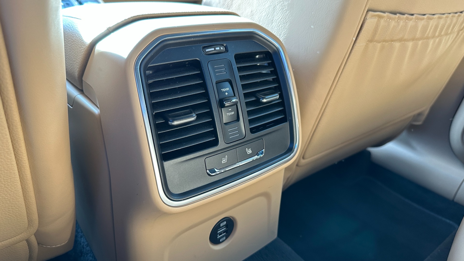 Used 2018 Porsche Macan SPORT EDITION / PREMIUM PLUS PACKAGE / BOSE SOUND / NAV / LANGE CHANGE ASSI for sale $39,900 at Formula Imports in Charlotte NC 28227 22