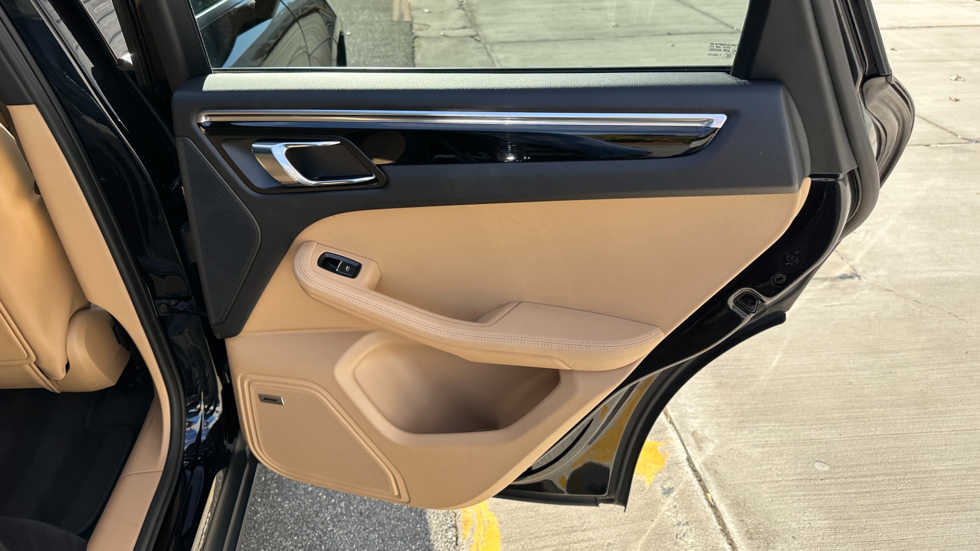 Used 2018 Porsche Macan SPORT EDITION / PREMIUM PLUS PACKAGE / BOSE SOUND / NAV / LANGE CHANGE ASSI for sale $39,900 at Formula Imports in Charlotte NC 28227 24