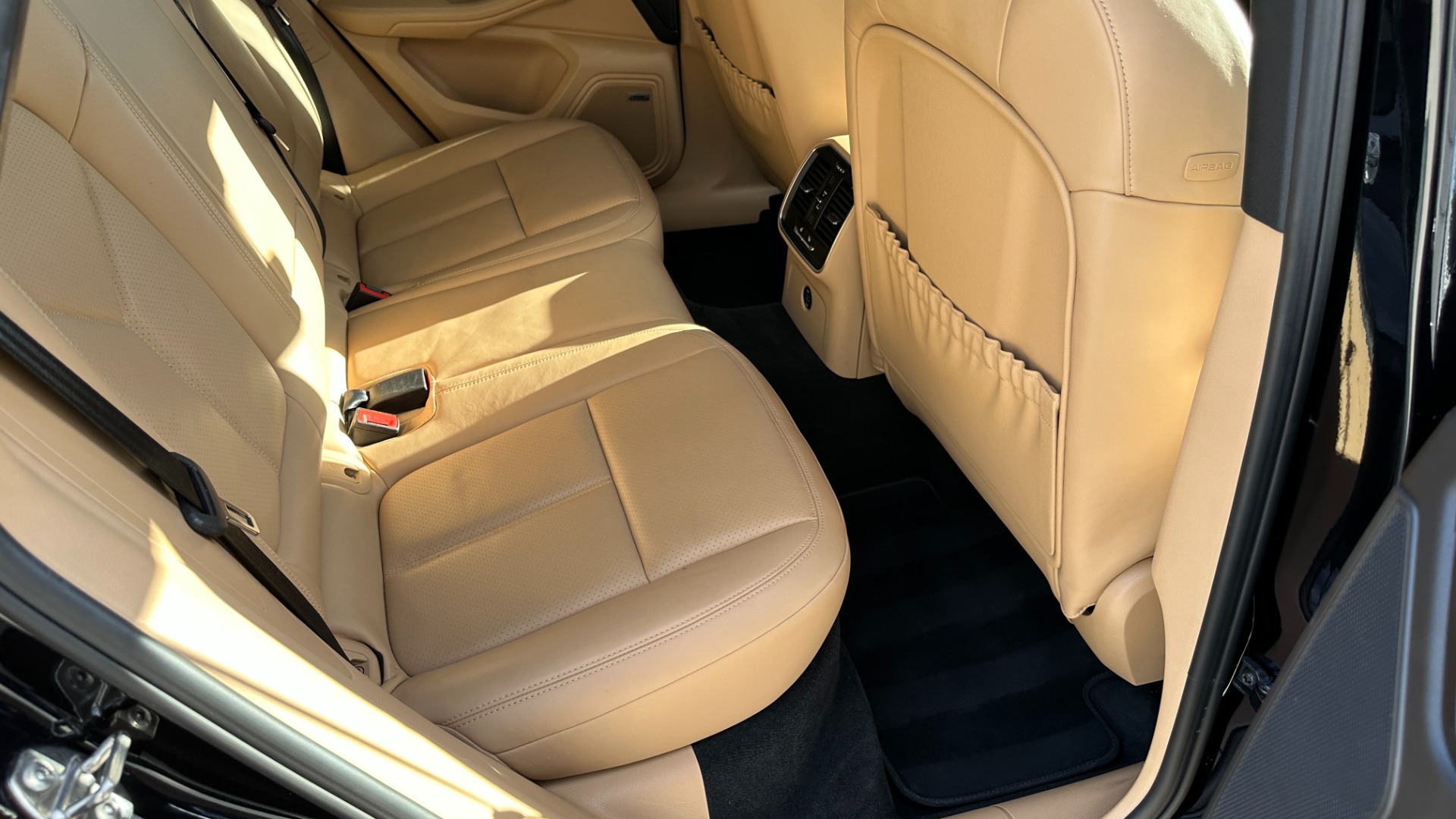Used 2018 Porsche Macan SPORT EDITION / PREMIUM PLUS PACKAGE / BOSE SOUND / NAV / LANGE CHANGE ASSI for sale $39,900 at Formula Imports in Charlotte NC 28227 25
