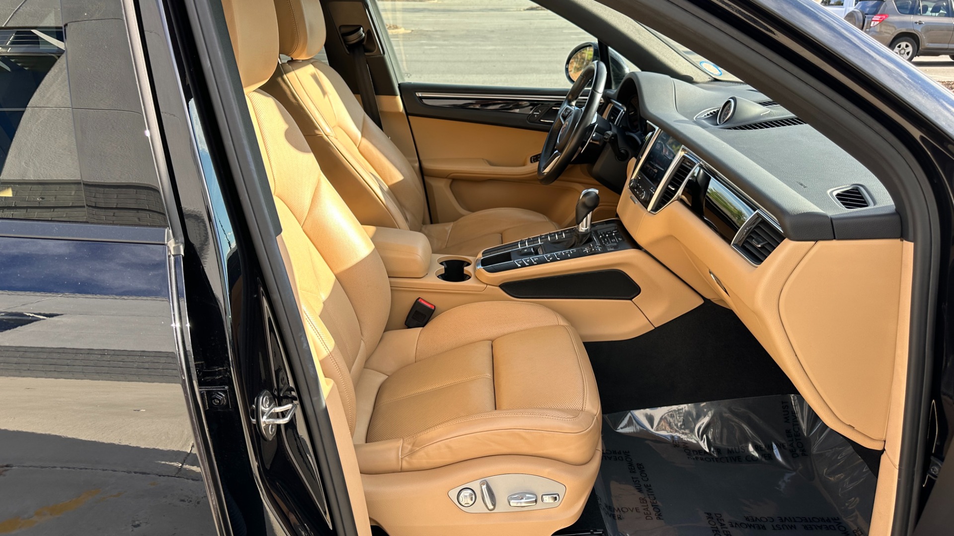 Used 2018 Porsche Macan SPORT EDITION / PREMIUM PLUS PACKAGE / BOSE SOUND / NAV / LANGE CHANGE ASSI for sale $39,900 at Formula Imports in Charlotte NC 28227 29