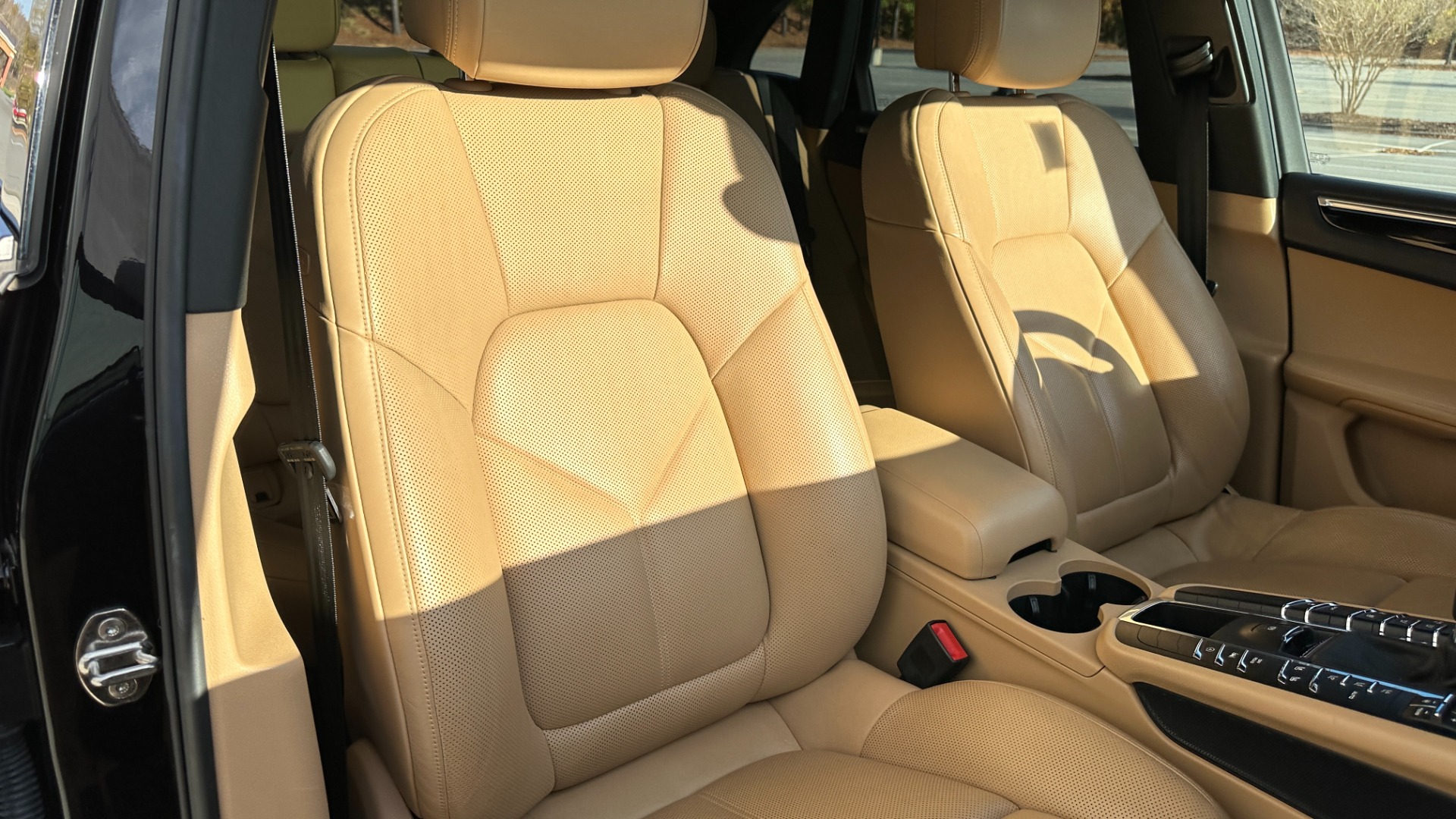 Used 2018 Porsche Macan SPORT EDITION / PREMIUM PLUS PACKAGE / BOSE SOUND / NAV / LANGE CHANGE ASSI for sale $39,900 at Formula Imports in Charlotte NC 28227 30