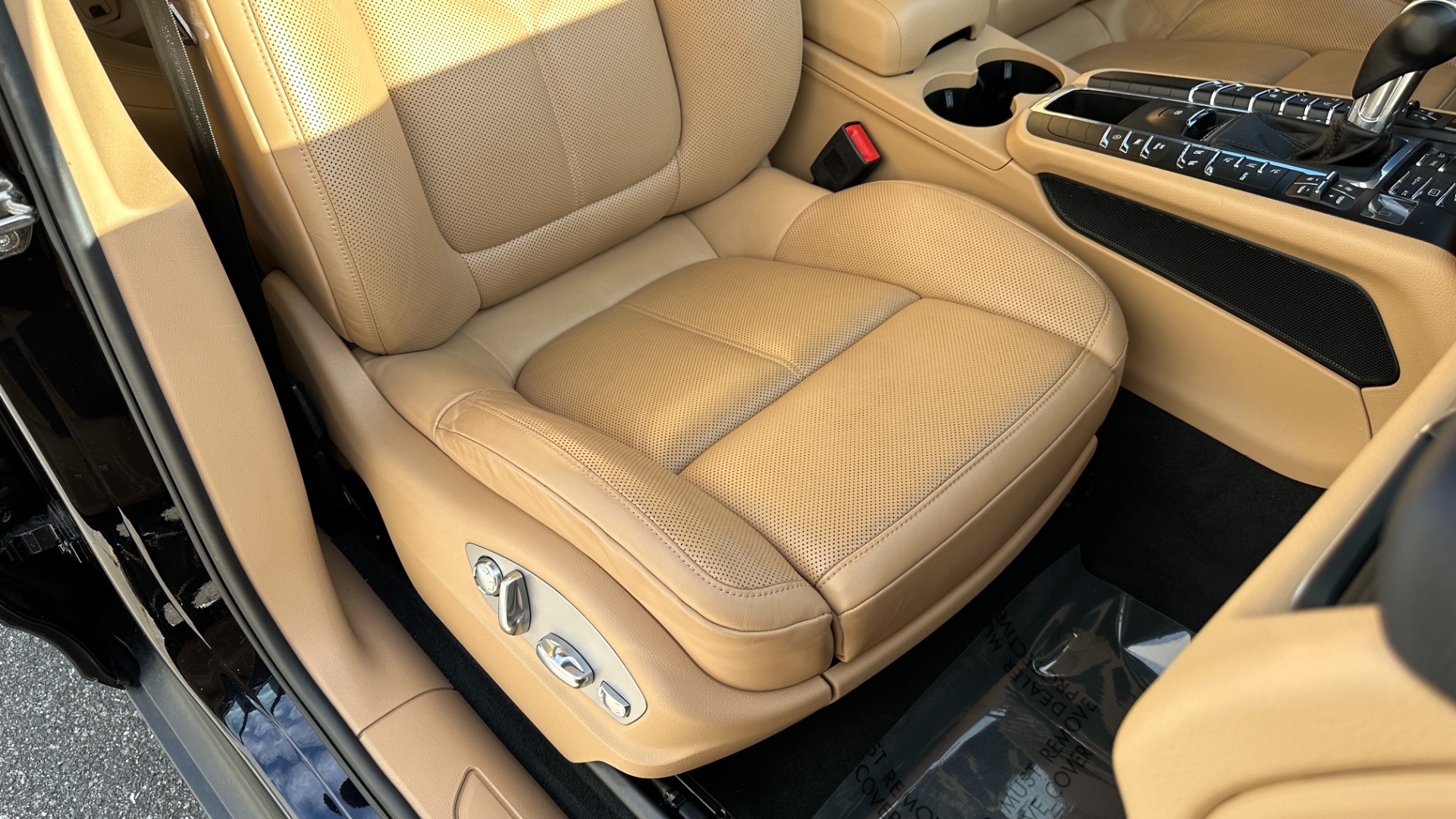 Used 2018 Porsche Macan SPORT EDITION / PREMIUM PLUS PACKAGE / BOSE SOUND / NAV / LANGE CHANGE ASSI for sale $39,900 at Formula Imports in Charlotte NC 28227 31