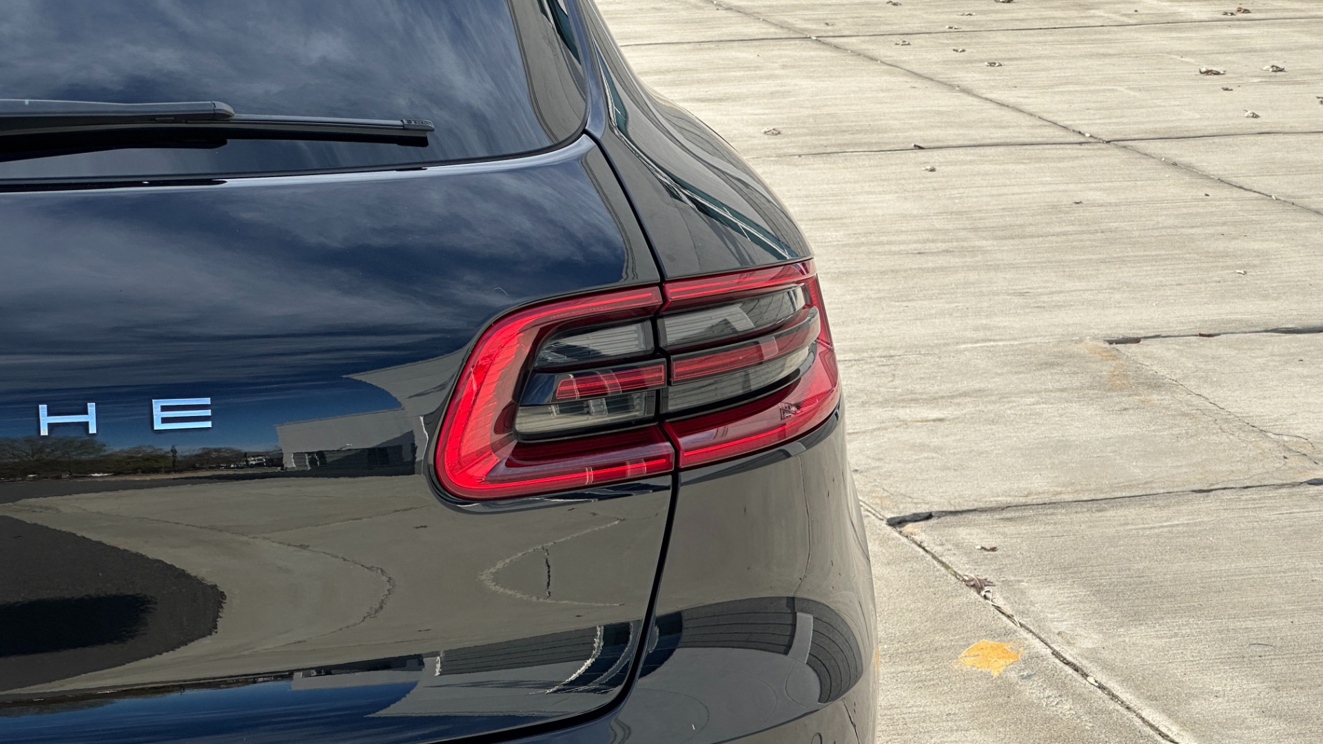Used 2018 Porsche Macan SPORT EDITION / PREMIUM PLUS PACKAGE / BOSE SOUND / NAV / LANGE CHANGE ASSI for sale $39,900 at Formula Imports in Charlotte NC 28227 37