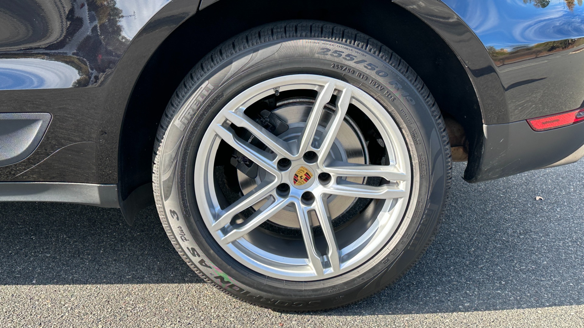 Used 2018 Porsche Macan SPORT EDITION / PREMIUM PLUS PACKAGE / BOSE SOUND / NAV / LANGE CHANGE ASSI for sale $39,900 at Formula Imports in Charlotte NC 28227 44