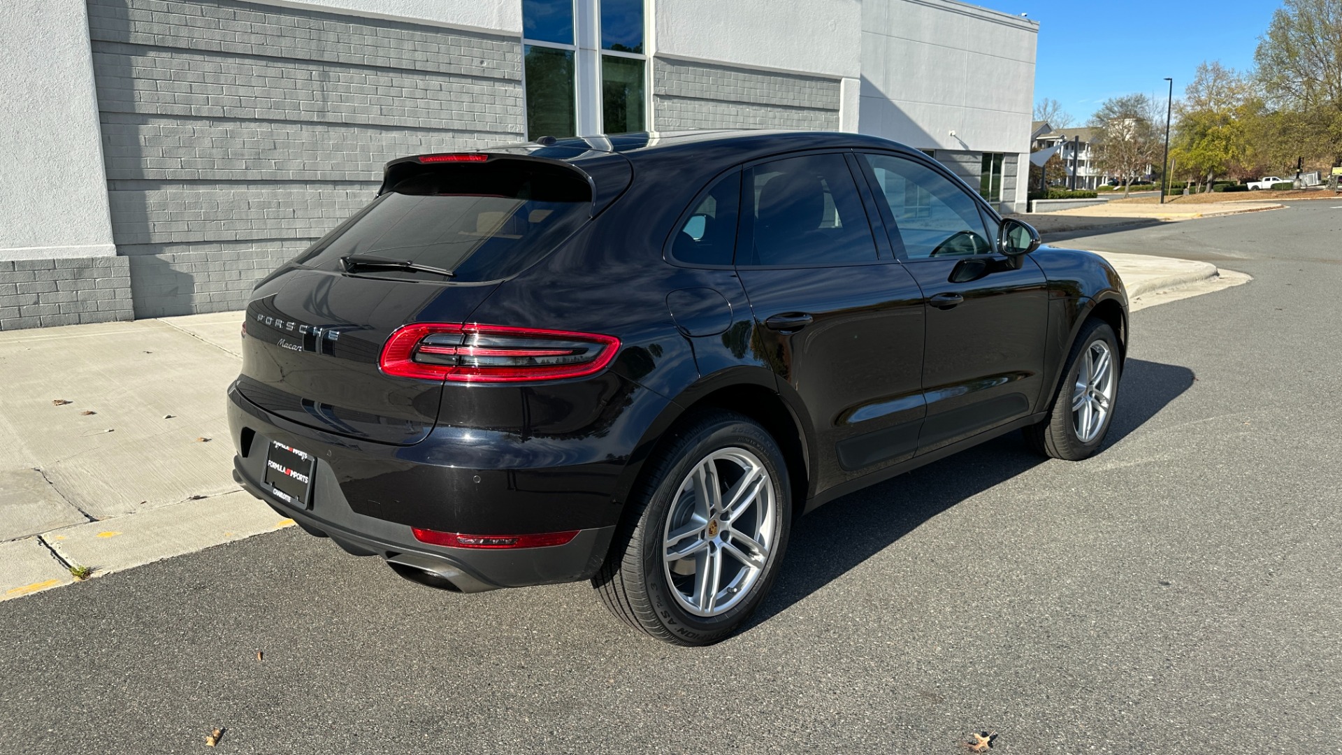 Used 2018 Porsche Macan SPORT EDITION / PREMIUM PLUS PACKAGE / BOSE SOUND / NAV / LANGE CHANGE ASSI for sale $39,900 at Formula Imports in Charlotte NC 28227 6