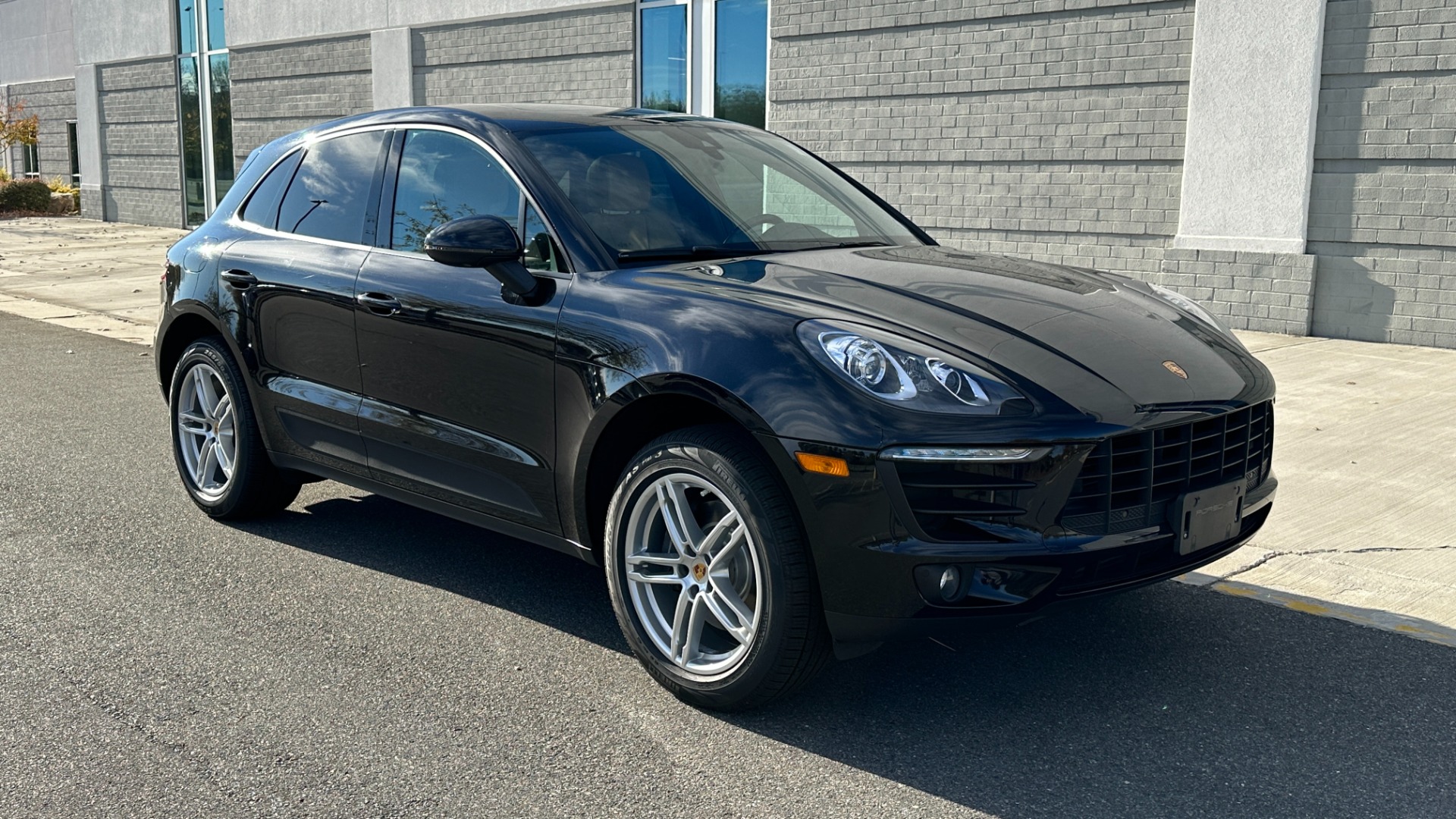 Used 2018 Porsche Macan SPORT EDITION / PREMIUM PLUS PACKAGE / BOSE SOUND / NAV / LANGE CHANGE ASSI for sale $39,900 at Formula Imports in Charlotte NC 28227 7