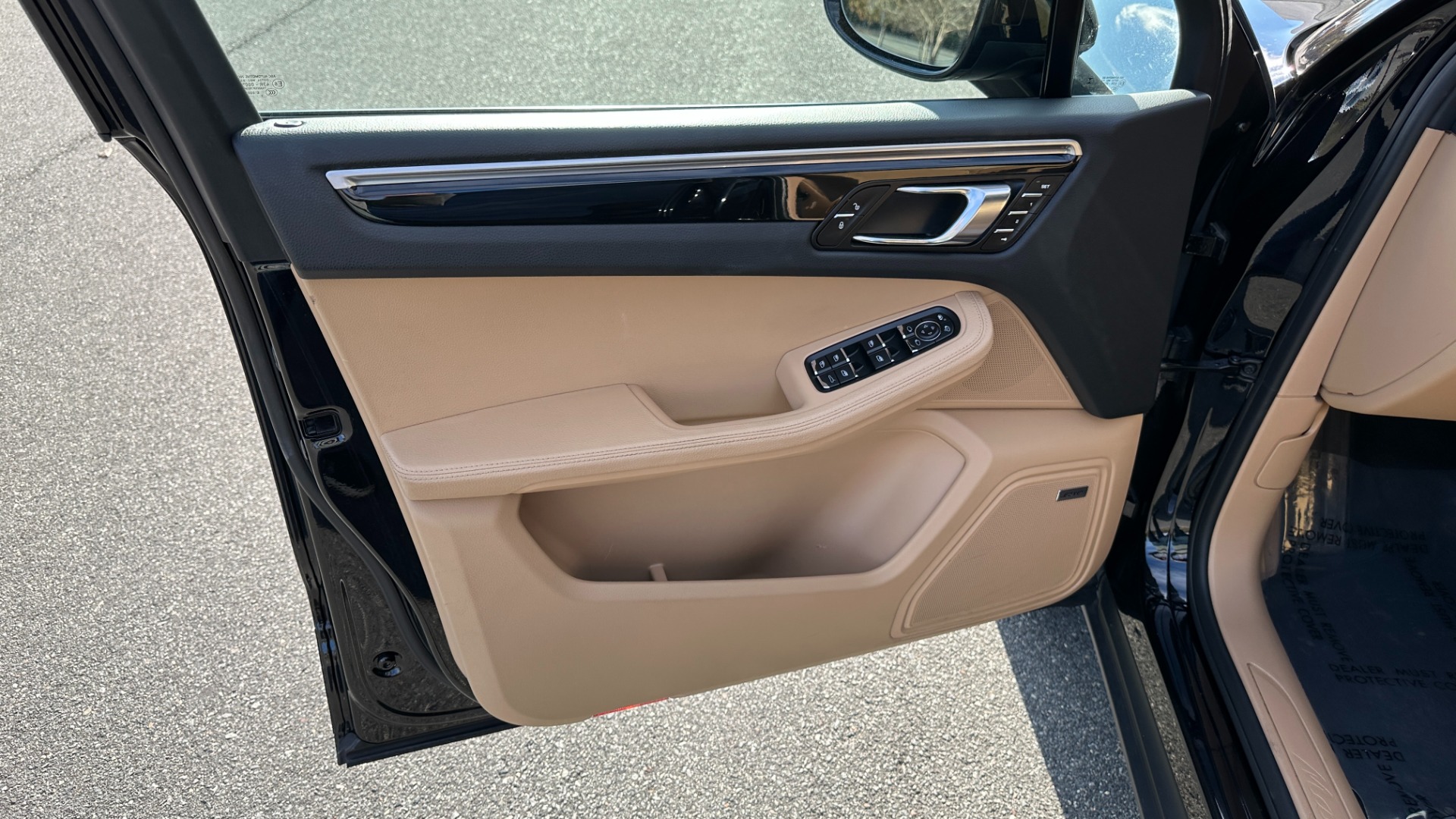 Used 2018 Porsche Macan SPORT EDITION / PREMIUM PLUS PACKAGE / BOSE SOUND / NAV / LANGE CHANGE ASSI for sale $39,900 at Formula Imports in Charlotte NC 28227 9