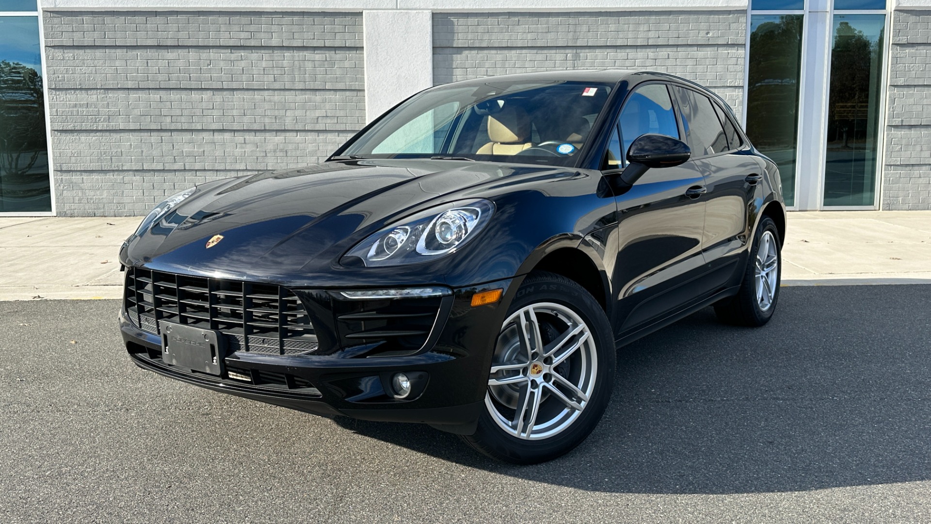 Used 2018 Porsche Macan SPORT EDITION / PREMIUM PLUS PACKAGE / BOSE SOUND / NAV / LANGE CHANGE ASSI for sale Sold at Formula Imports in Charlotte NC 28227 1