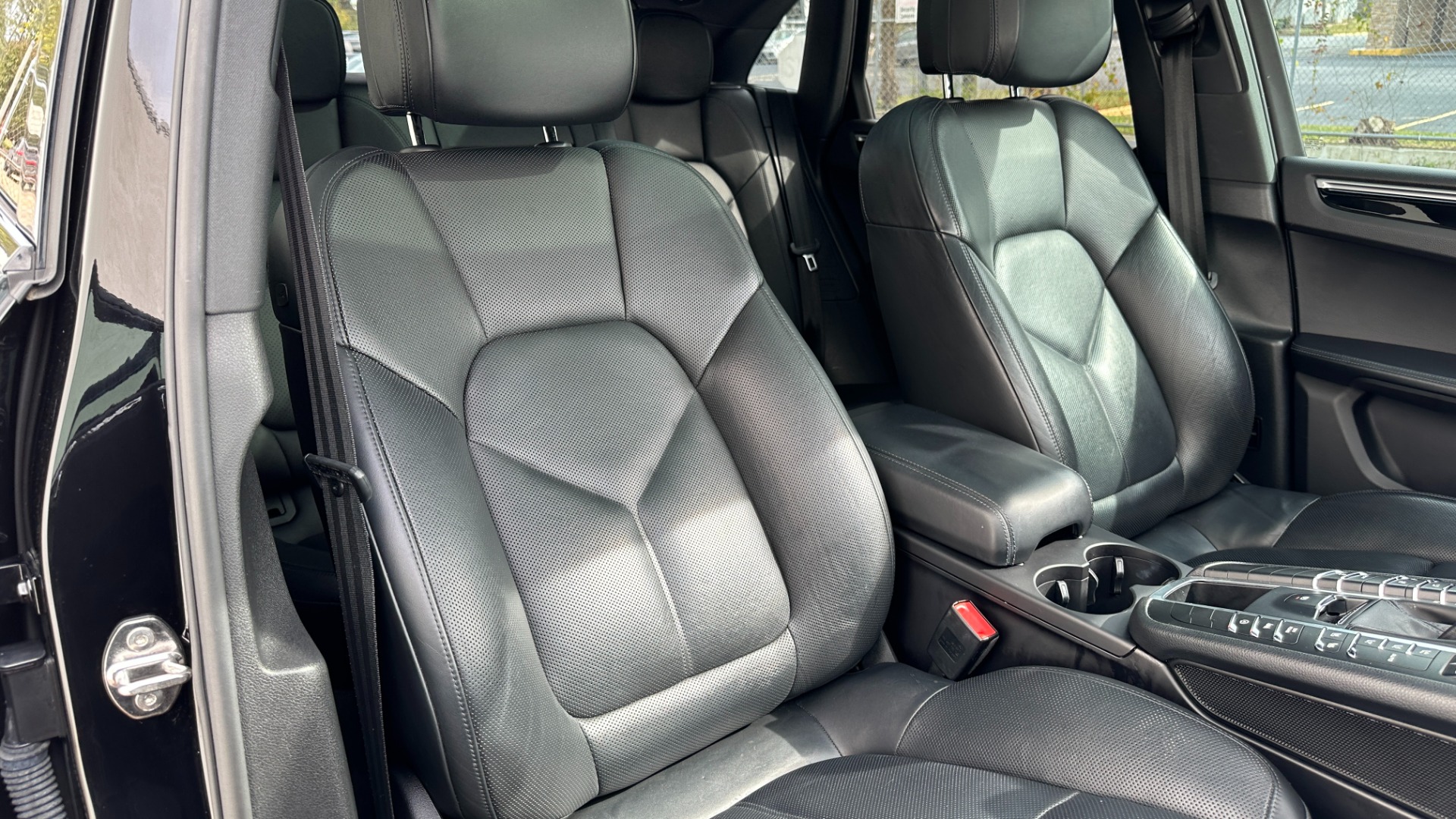 Used 2017 Porsche Macan S / PREMIUM / MACAN S / LEATHER INTERIOR PKG for sale $35,995 at Formula Imports in Charlotte NC 28227 31