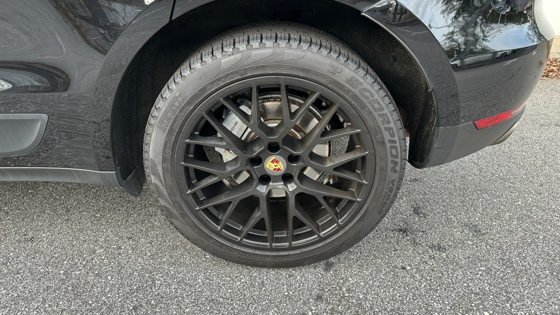 Used 2017 Porsche Macan S / PREMIUM PACKAGE / RS SPYDER WHEELS / CONNECT / HEATED STEERING for sale $38,995 at Formula Imports in Charlotte NC 28227 35