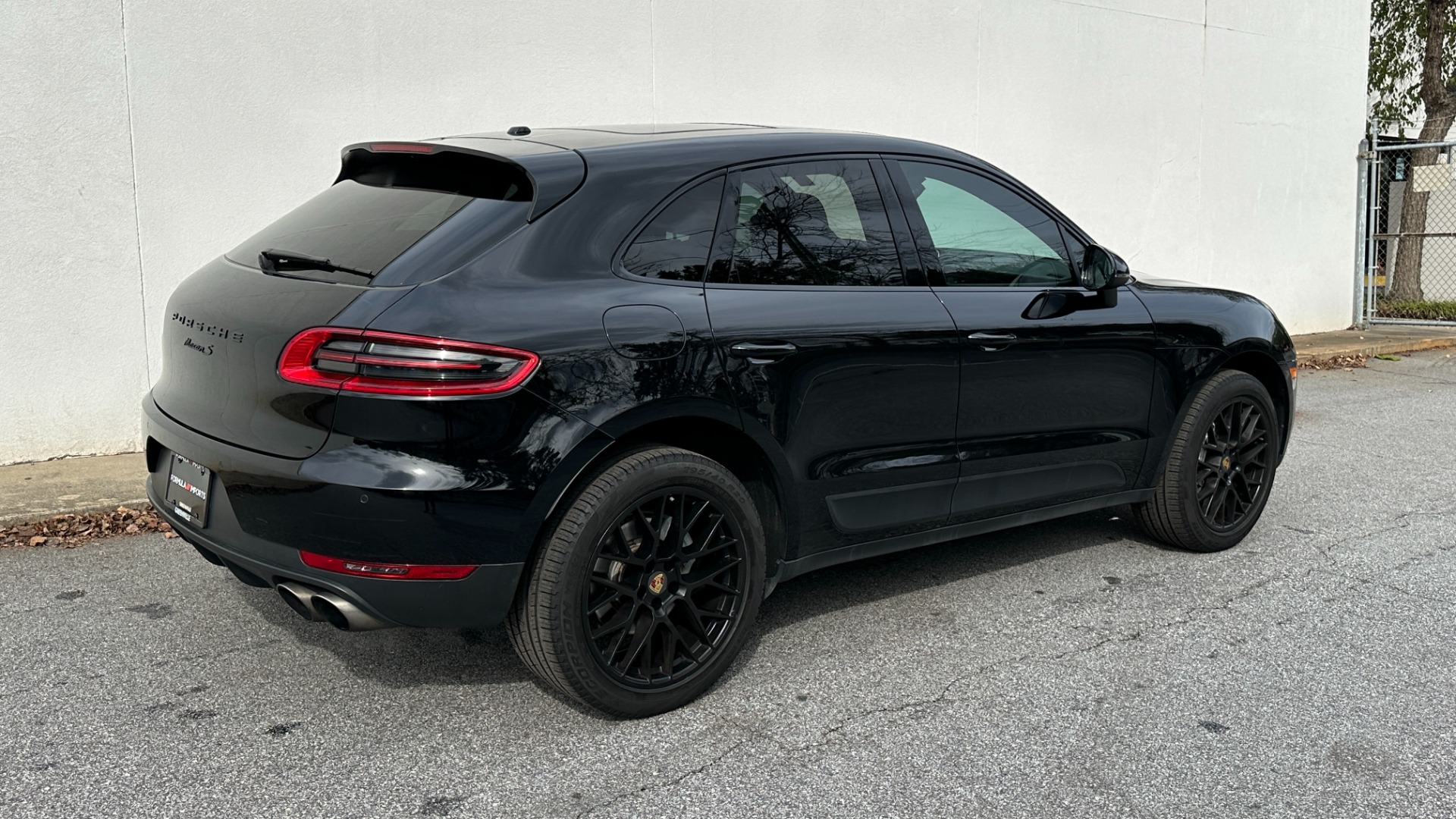 Used 2017 Porsche Macan S / PREMIUM PACKAGE / RS SPYDER WHEELS / CONNECT / HEATED STEERING for sale $38,995 at Formula Imports in Charlotte NC 28227 4