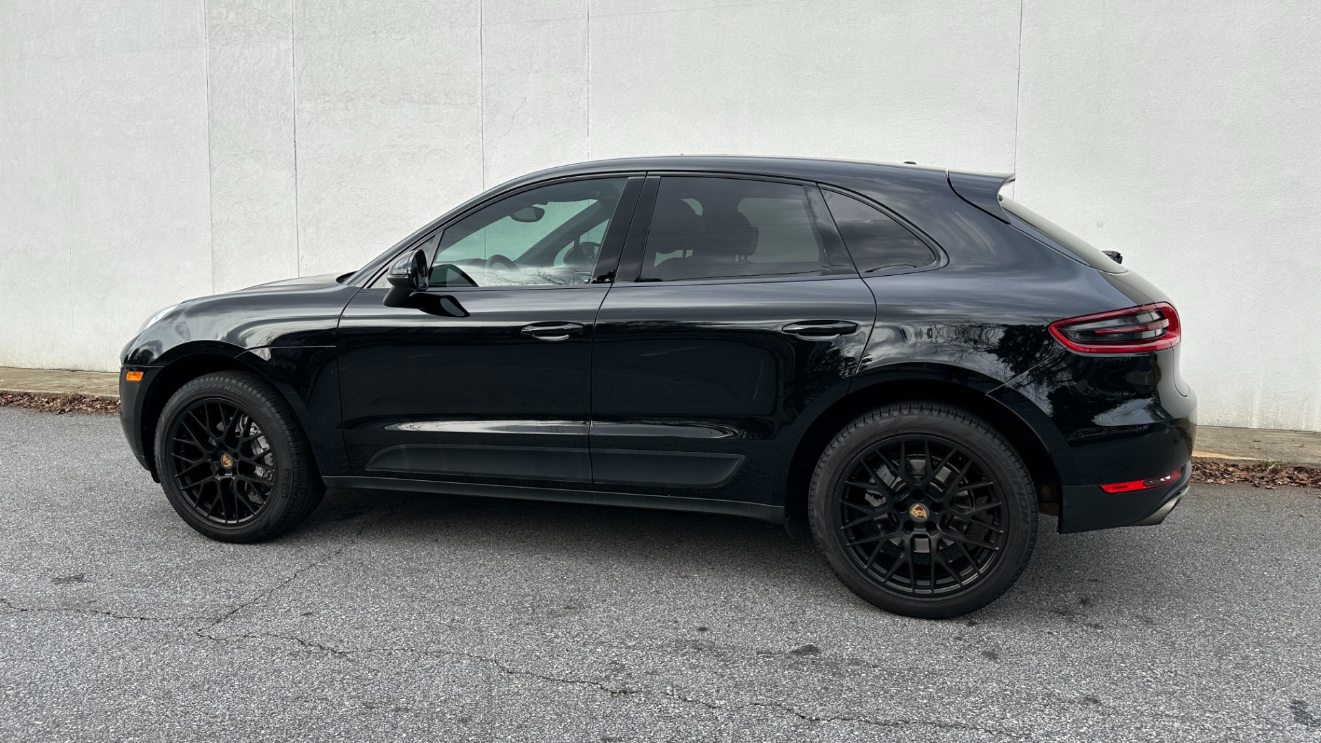 Used 2017 Porsche Macan S / PREMIUM PACKAGE / RS SPYDER WHEELS / CONNECT / HEATED STEERING for sale $38,995 at Formula Imports in Charlotte NC 28227 6