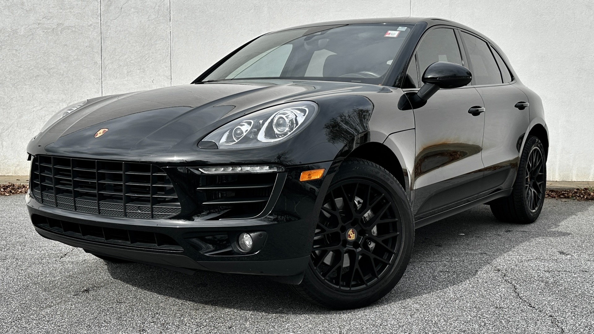 Used 2017 Porsche Macan S / PREMIUM PACKAGE / RS SPYDER WHEELS / CONNECT / HEATED STEERING for sale $38,995 at Formula Imports in Charlotte NC 28227 1