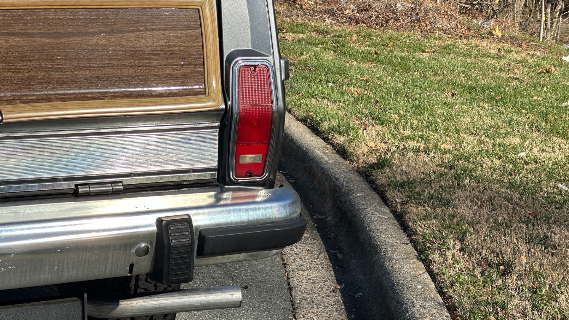 Used 1988 Jeep Grand Wagoneer 5.9L V8 ENGINE / LEATHER AND CLOTH / WOOD SIDING / 4WD for sale Sold at Formula Imports in Charlotte NC 28227 10