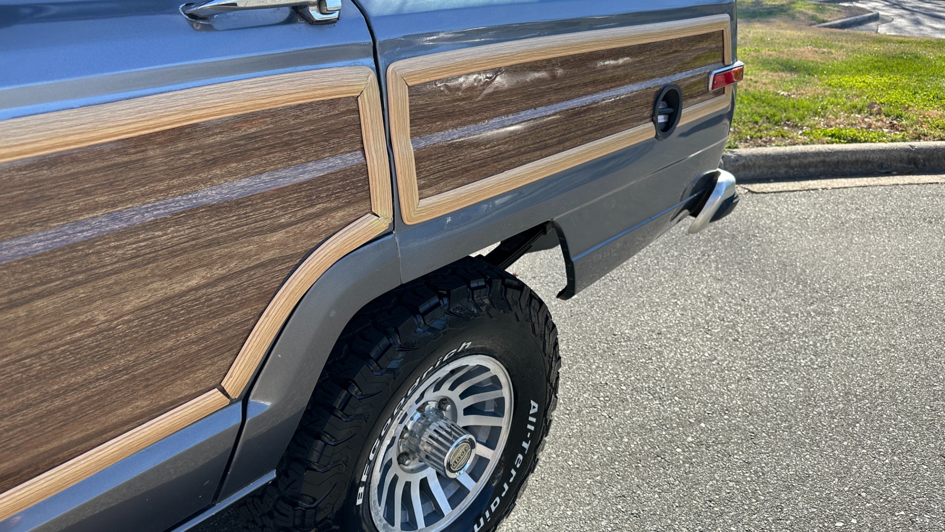 Used 1988 Jeep Grand Wagoneer 5.9L V8 ENGINE / LEATHER AND CLOTH / WOOD SIDING / 4WD for sale $21,995 at Formula Imports in Charlotte NC 28227 12