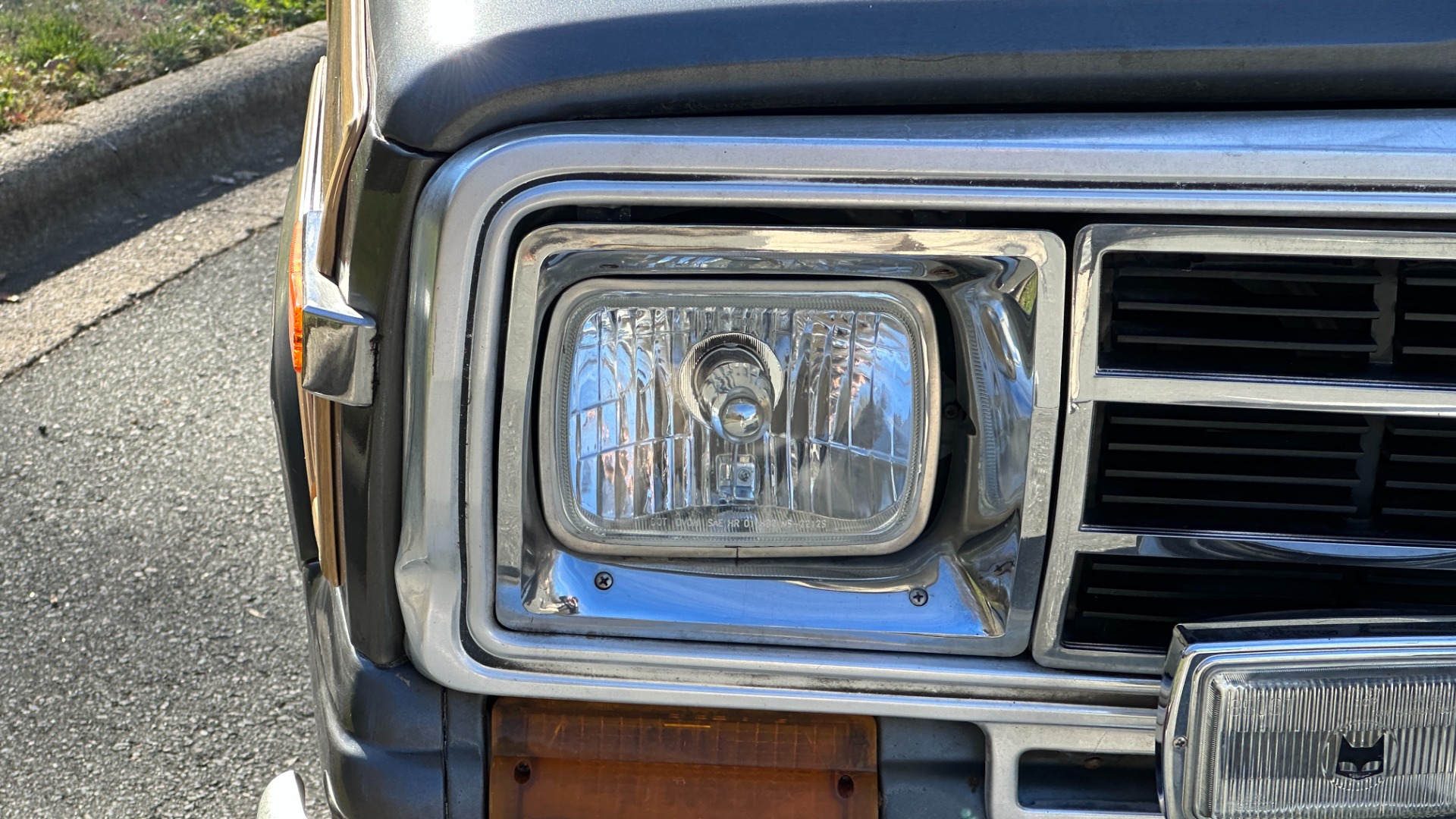 Used 1988 Jeep Grand Wagoneer 5.9L V8 ENGINE / LEATHER AND CLOTH / WOOD SIDING / 4WD for sale Sold at Formula Imports in Charlotte NC 28227 16