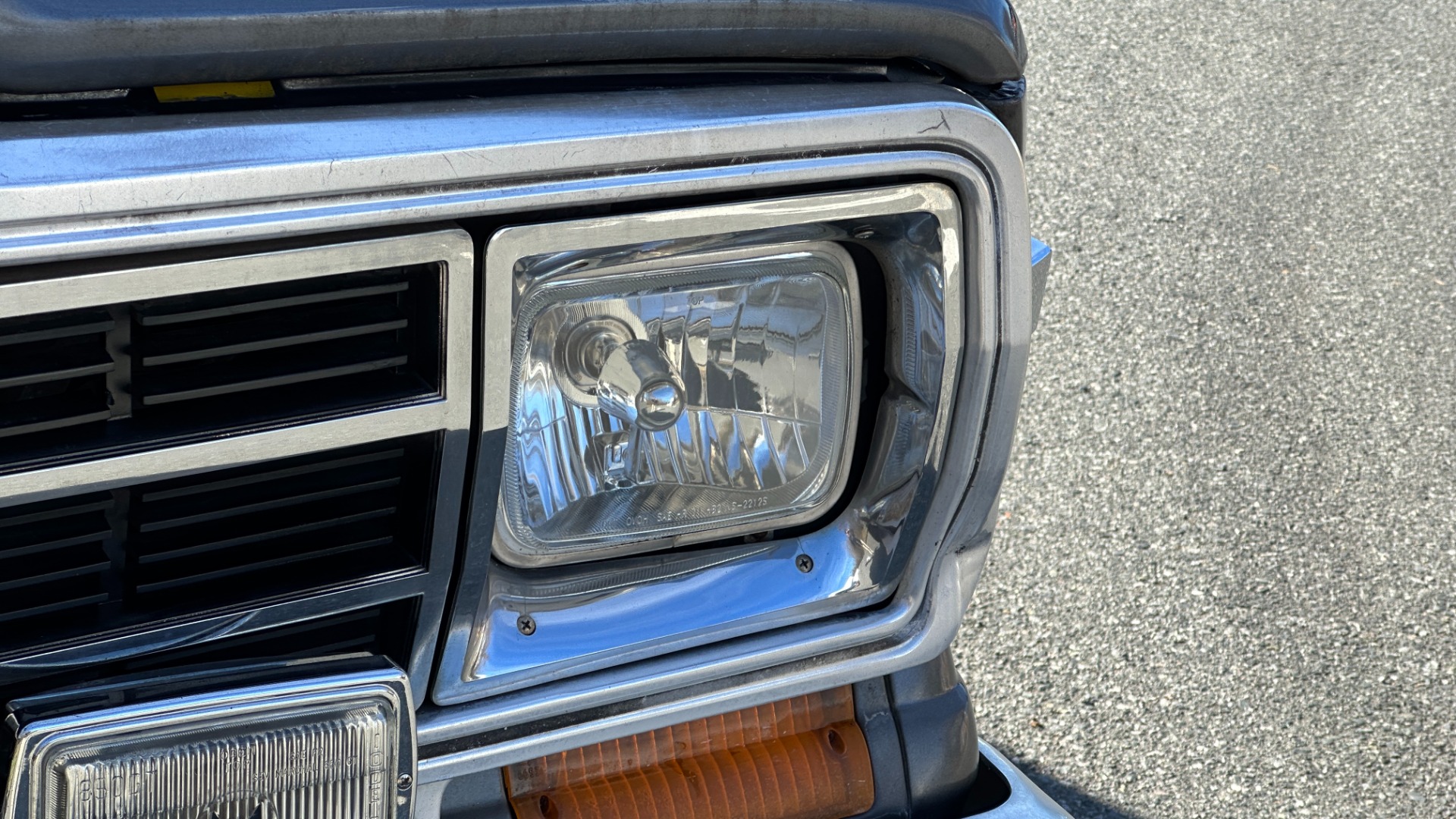 Used 1988 Jeep Grand Wagoneer 5.9L V8 ENGINE / LEATHER AND CLOTH / WOOD SIDING / 4WD for sale Sold at Formula Imports in Charlotte NC 28227 17