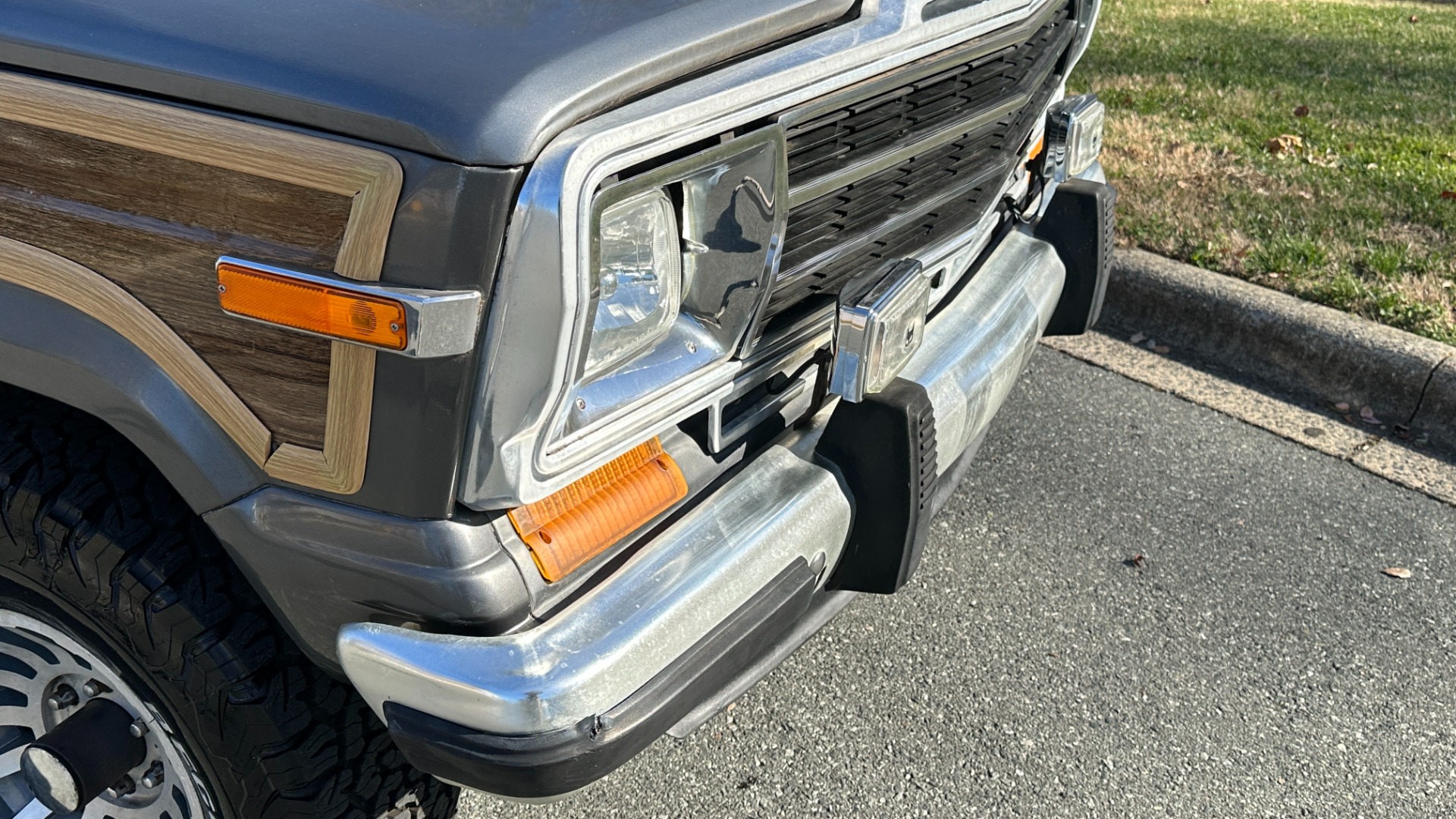 Used 1988 Jeep Grand Wagoneer 5.9L V8 ENGINE / LEATHER AND CLOTH / WOOD SIDING / 4WD for sale Sold at Formula Imports in Charlotte NC 28227 22