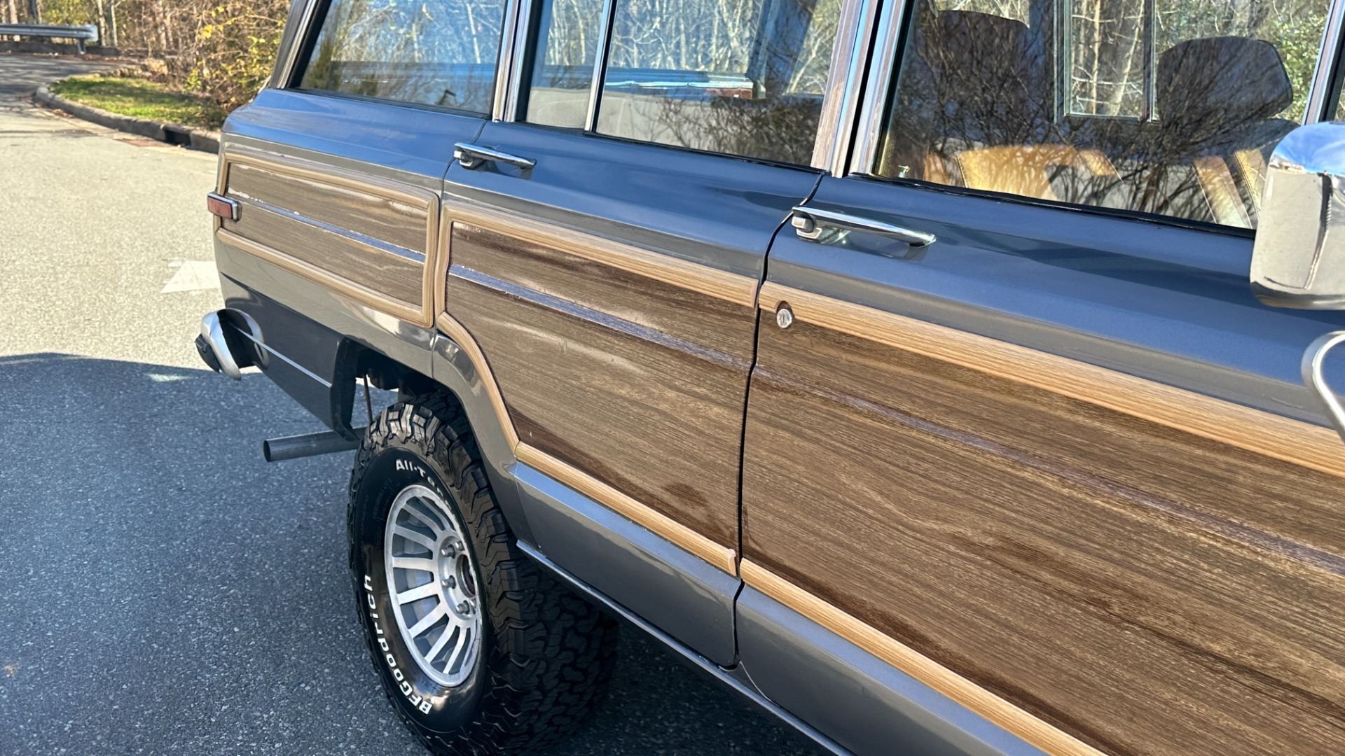 Used 1988 Jeep Grand Wagoneer 5.9L V8 ENGINE / LEATHER AND CLOTH / WOOD SIDING / 4WD for sale $21,995 at Formula Imports in Charlotte NC 28227 24