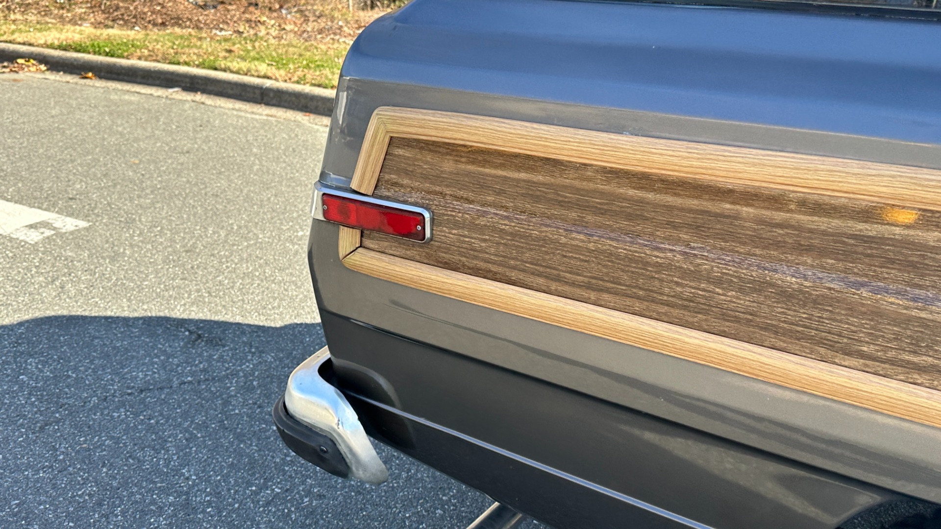 Used 1988 Jeep Grand Wagoneer 5.9L V8 ENGINE / LEATHER AND CLOTH / WOOD SIDING / 4WD for sale Sold at Formula Imports in Charlotte NC 28227 25