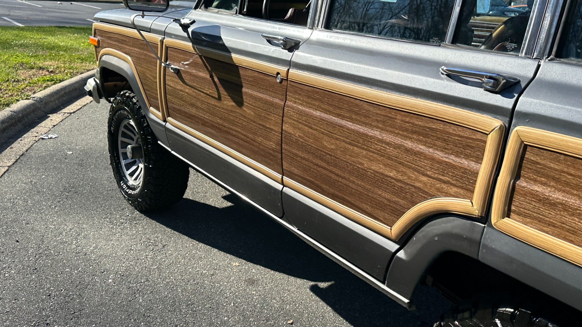Used 1988 Jeep Grand Wagoneer 5.9L V8 ENGINE / LEATHER AND CLOTH / WOOD SIDING / 4WD for sale Sold at Formula Imports in Charlotte NC 28227 29