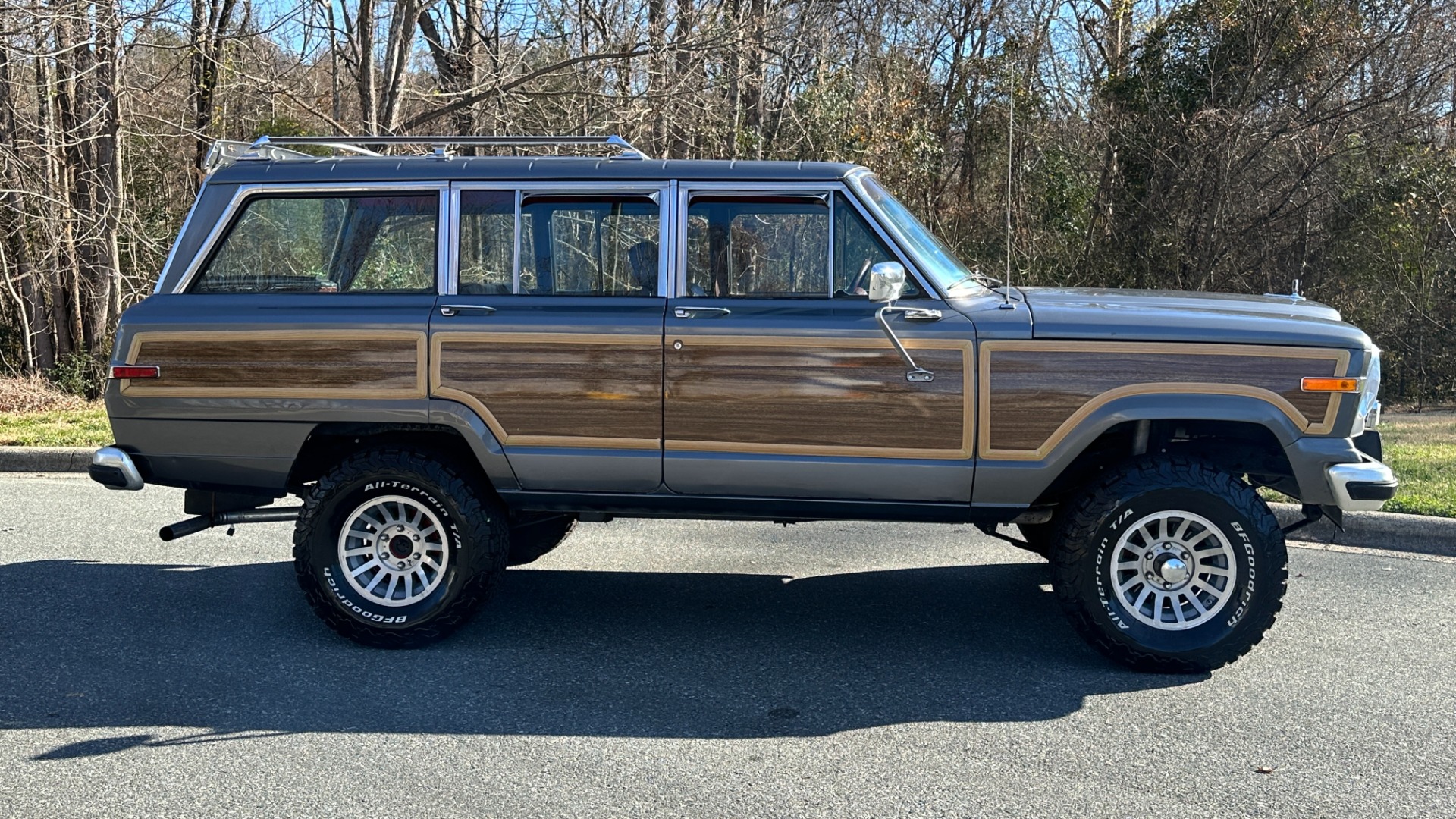 Used 1988 Jeep Grand Wagoneer 5.9L V8 ENGINE / LEATHER AND CLOTH / WOOD SIDING / 4WD for sale $21,995 at Formula Imports in Charlotte NC 28227 3