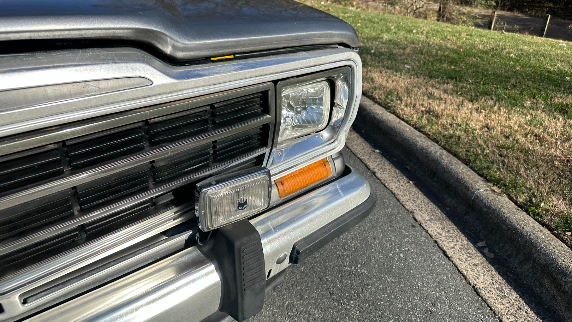 Used 1988 Jeep Grand Wagoneer 5.9L V8 ENGINE / LEATHER AND CLOTH / WOOD SIDING / 4WD for sale Sold at Formula Imports in Charlotte NC 28227 31