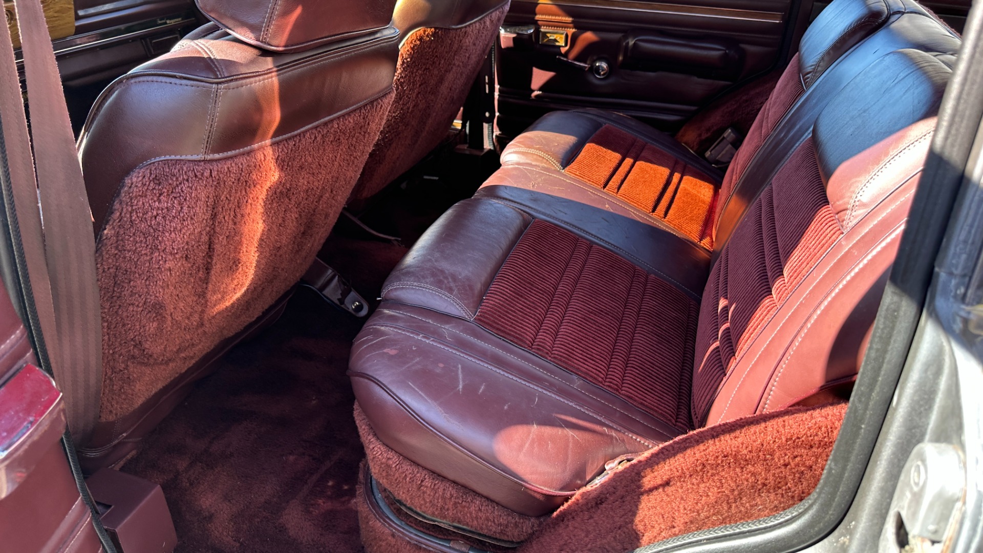 Used 1988 Jeep Grand Wagoneer 5.9L V8 ENGINE / LEATHER AND CLOTH / WOOD SIDING / 4WD for sale $21,995 at Formula Imports in Charlotte NC 28227 39
