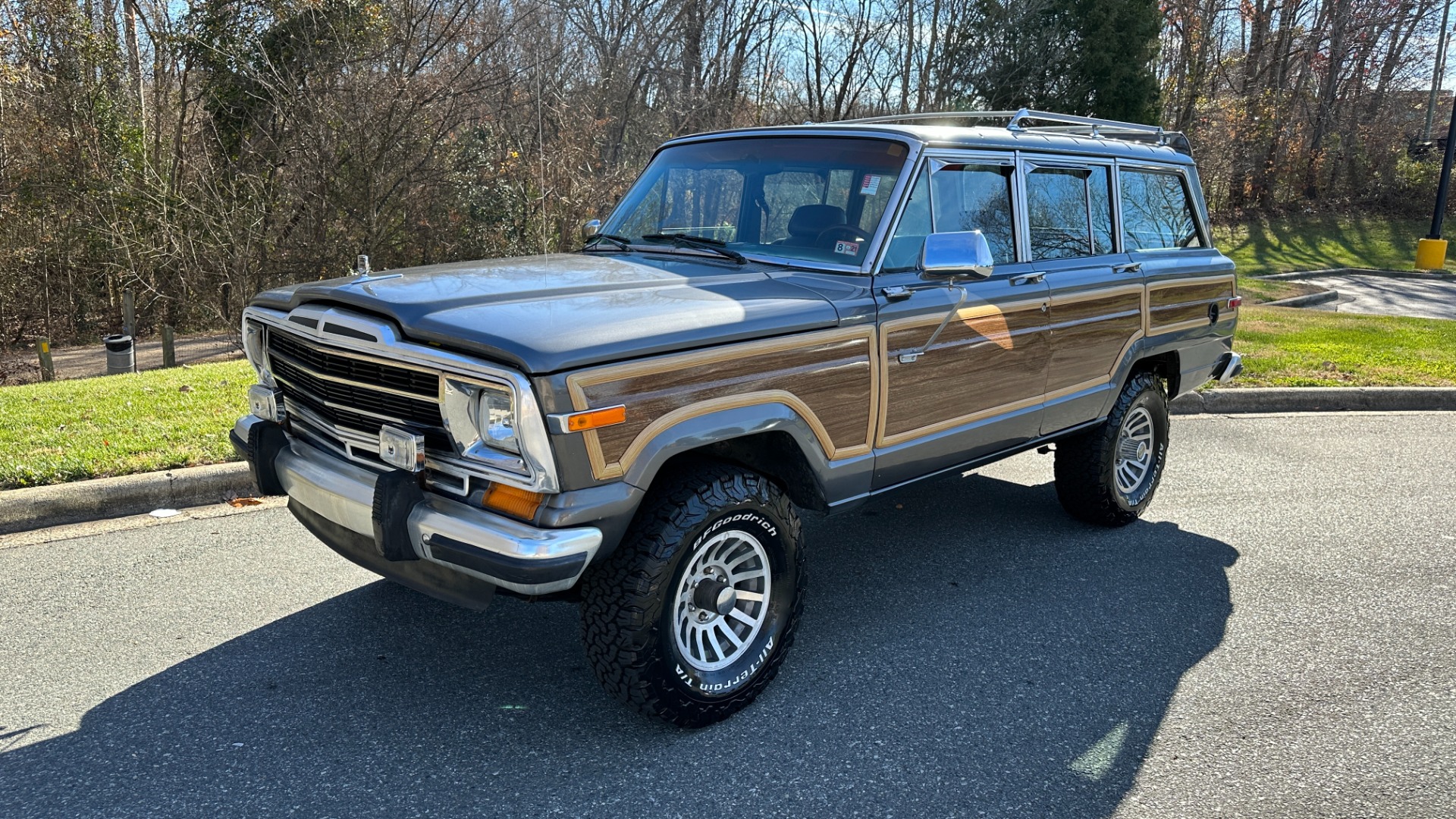 Used 1988 Jeep Grand Wagoneer 5.9L V8 ENGINE / LEATHER AND CLOTH / WOOD SIDING / 4WD for sale Sold at Formula Imports in Charlotte NC 28227 4