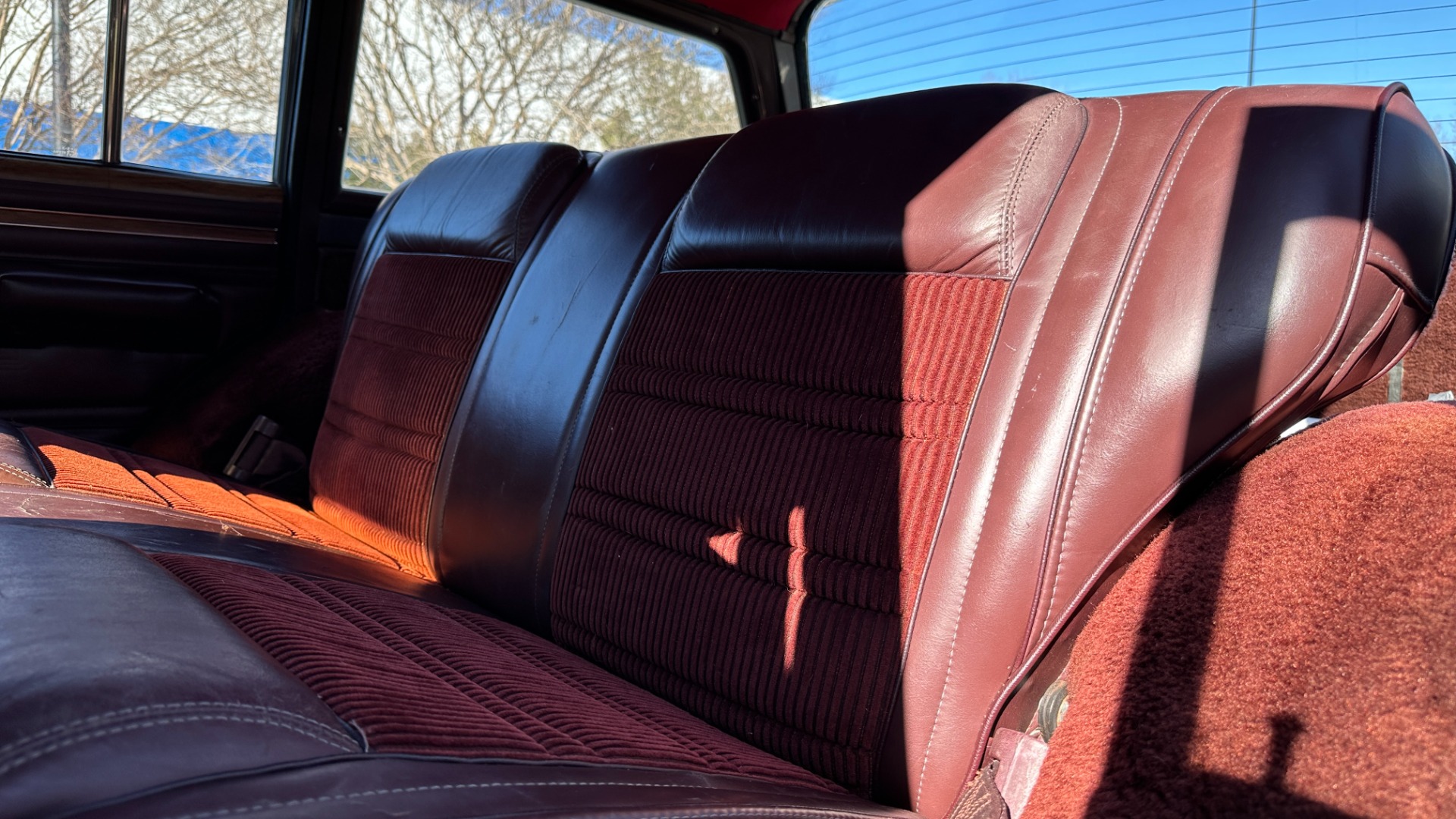 Used 1988 Jeep Grand Wagoneer 5.9L V8 ENGINE / LEATHER AND CLOTH / WOOD SIDING / 4WD for sale Sold at Formula Imports in Charlotte NC 28227 40
