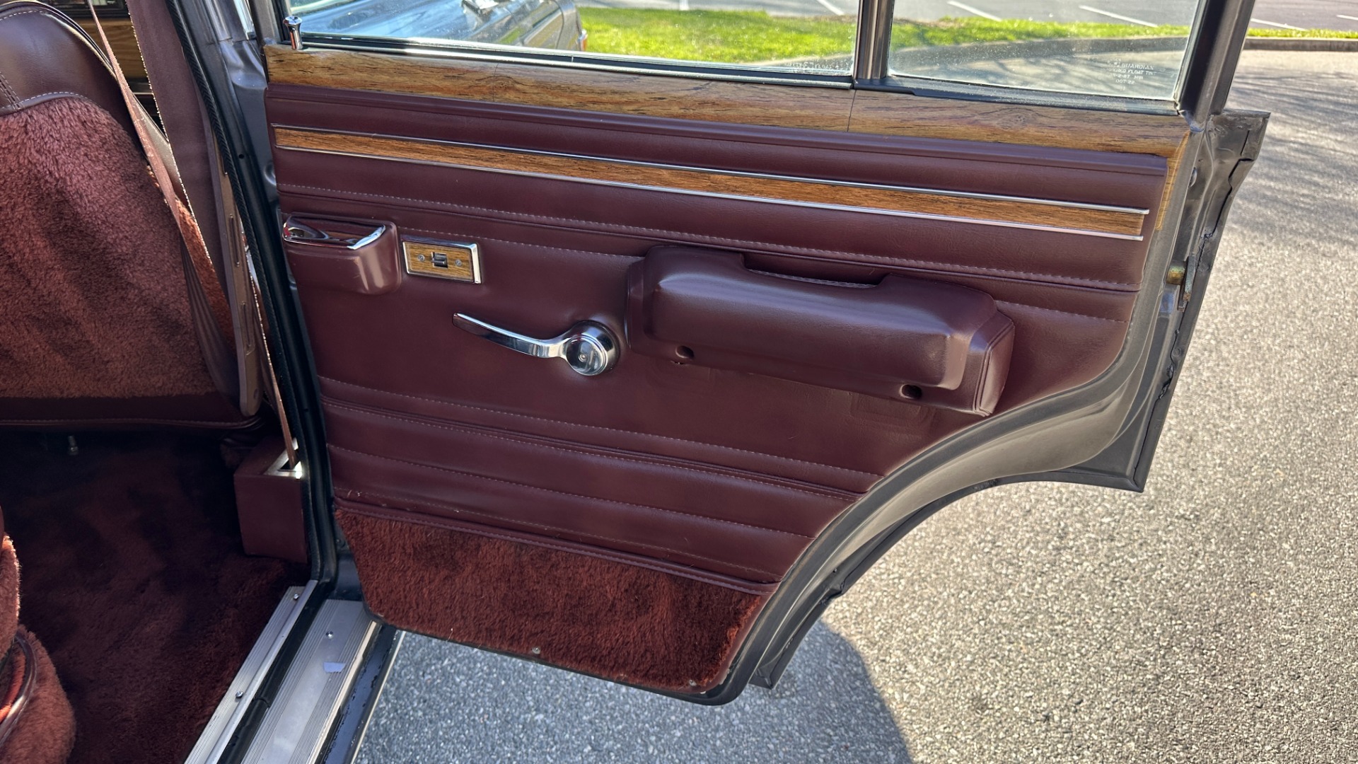 Used 1988 Jeep Grand Wagoneer 5.9L V8 ENGINE / LEATHER AND CLOTH / WOOD SIDING / 4WD for sale $21,995 at Formula Imports in Charlotte NC 28227 44