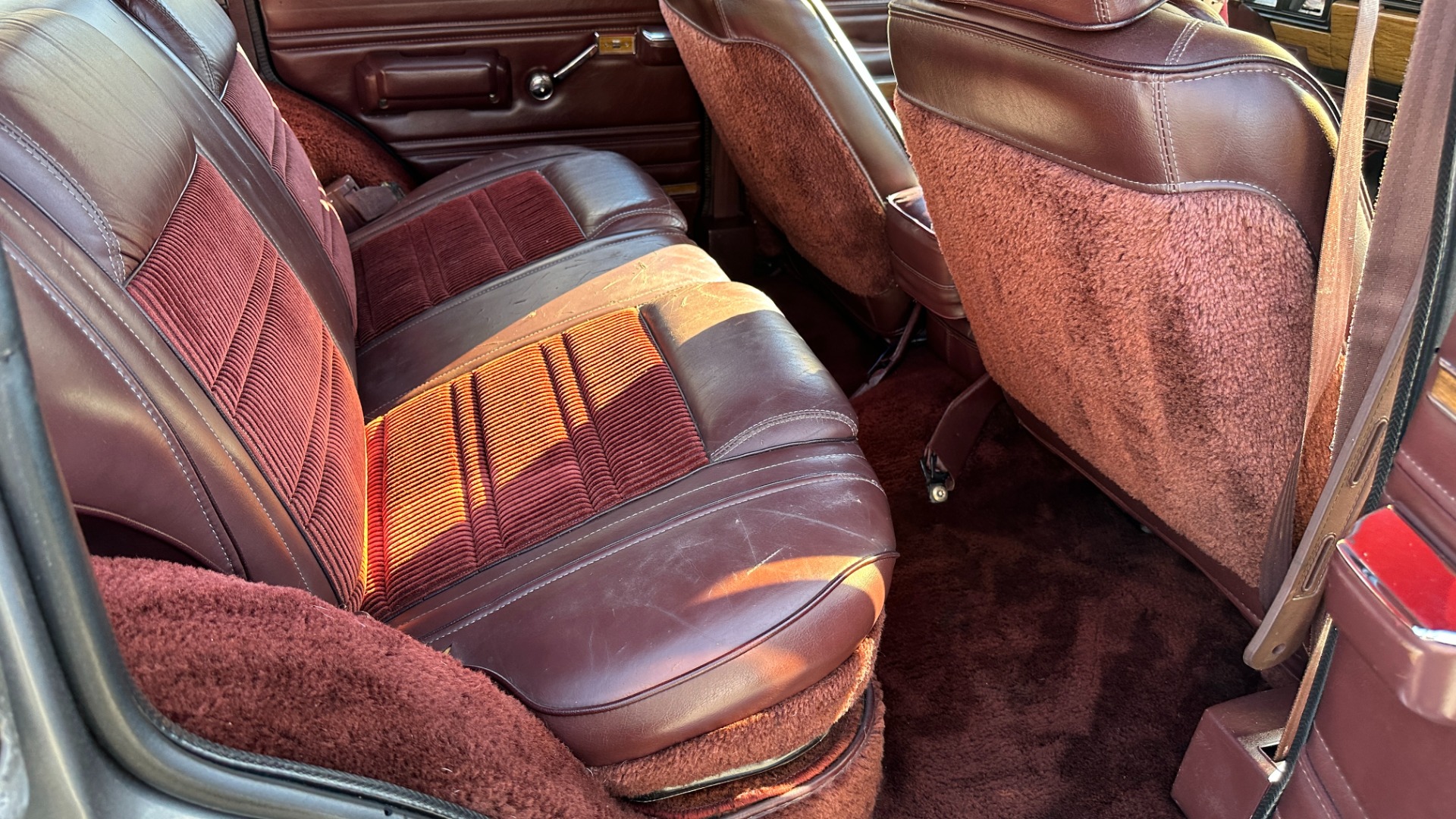 Used 1988 Jeep Grand Wagoneer 5.9L V8 ENGINE / LEATHER AND CLOTH / WOOD SIDING / 4WD for sale $21,995 at Formula Imports in Charlotte NC 28227 45