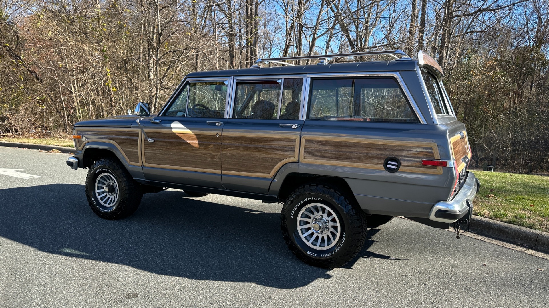Used 1988 Jeep Grand Wagoneer 5.9L V8 ENGINE / LEATHER AND CLOTH / WOOD SIDING / 4WD for sale $21,995 at Formula Imports in Charlotte NC 28227 5