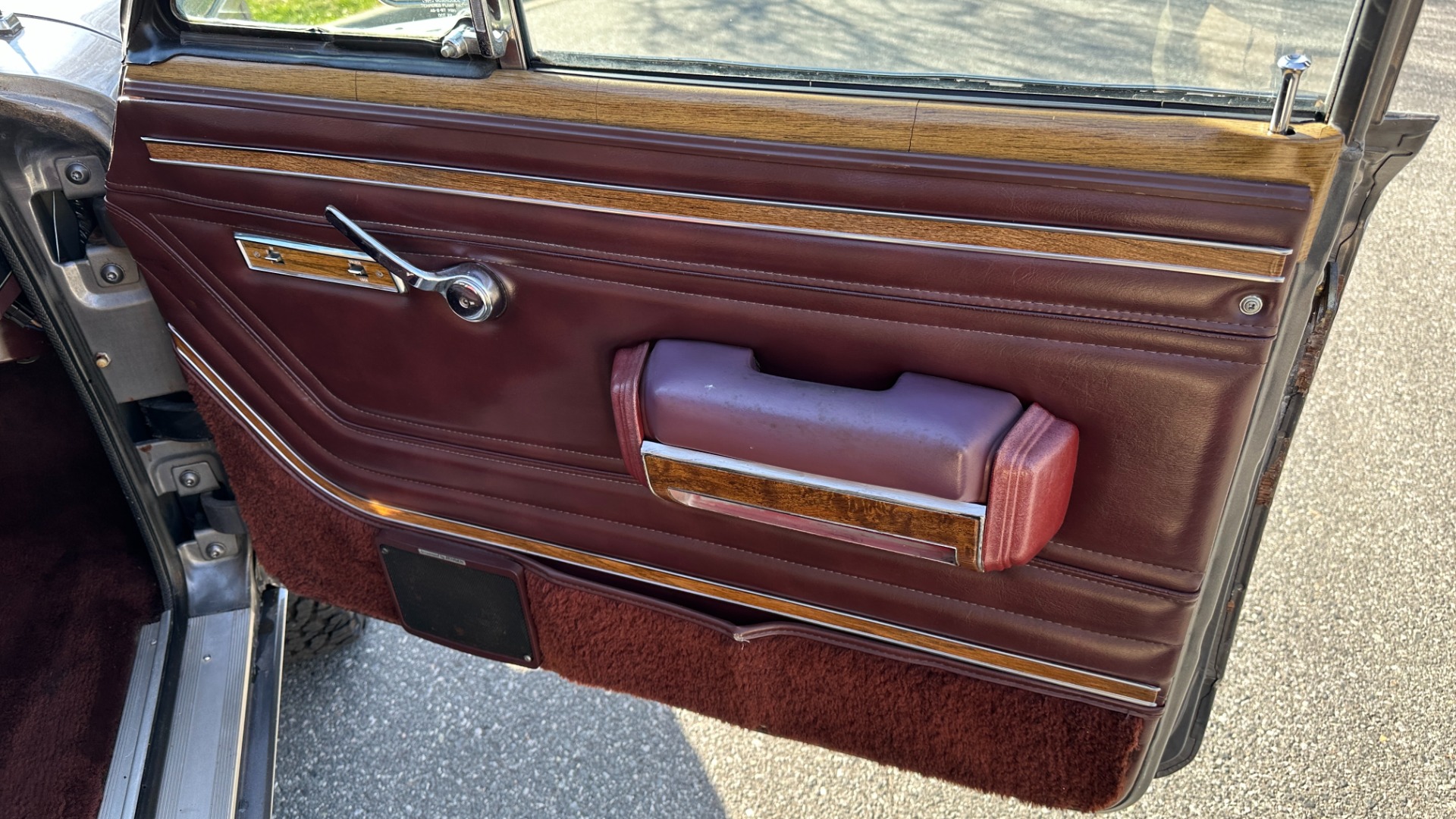 Used 1988 Jeep Grand Wagoneer 5.9L V8 ENGINE / LEATHER AND CLOTH / WOOD SIDING / 4WD for sale Sold at Formula Imports in Charlotte NC 28227 51