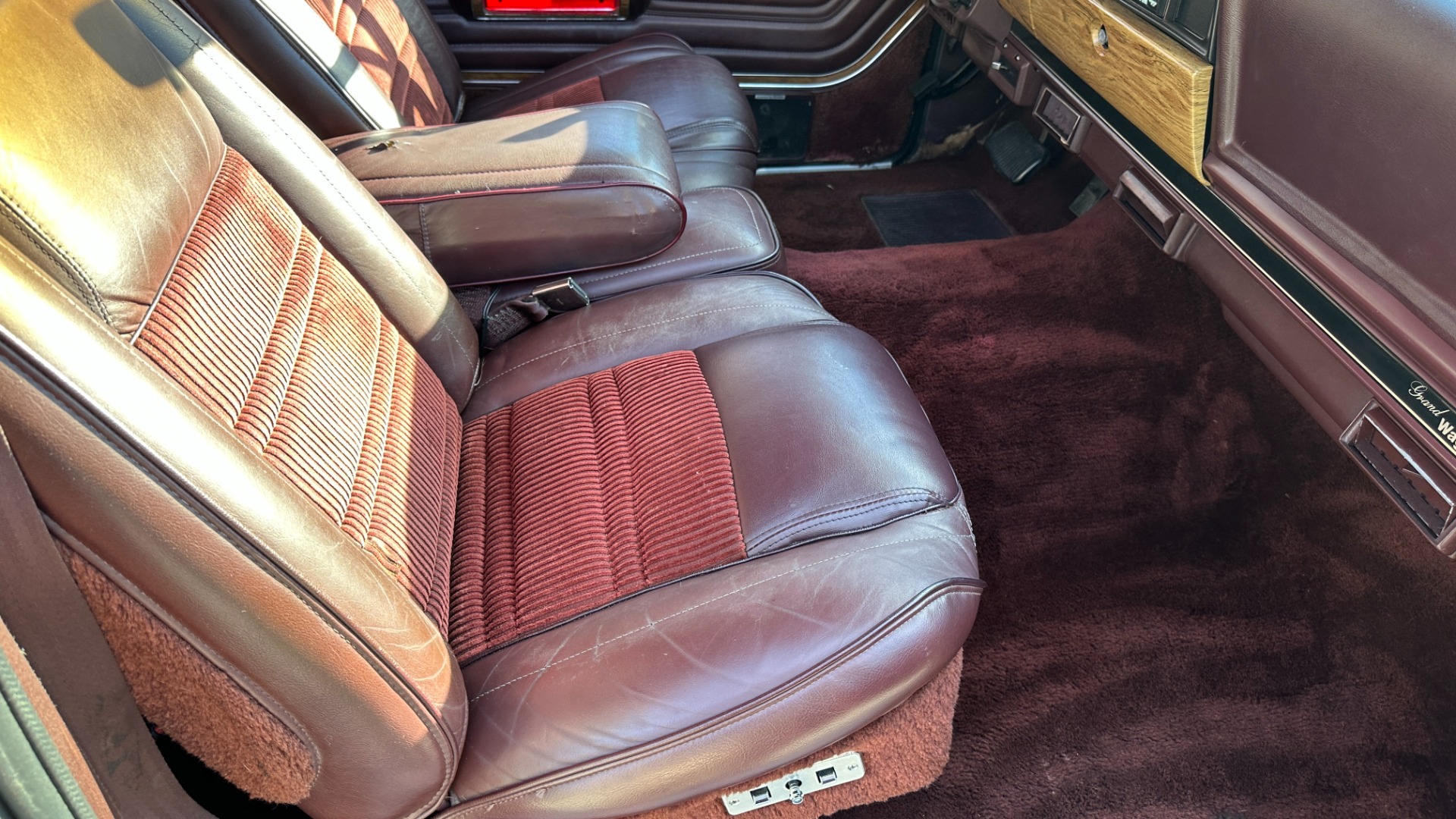 Used 1988 Jeep Grand Wagoneer 5.9L V8 ENGINE / LEATHER AND CLOTH / WOOD SIDING / 4WD for sale $21,995 at Formula Imports in Charlotte NC 28227 53