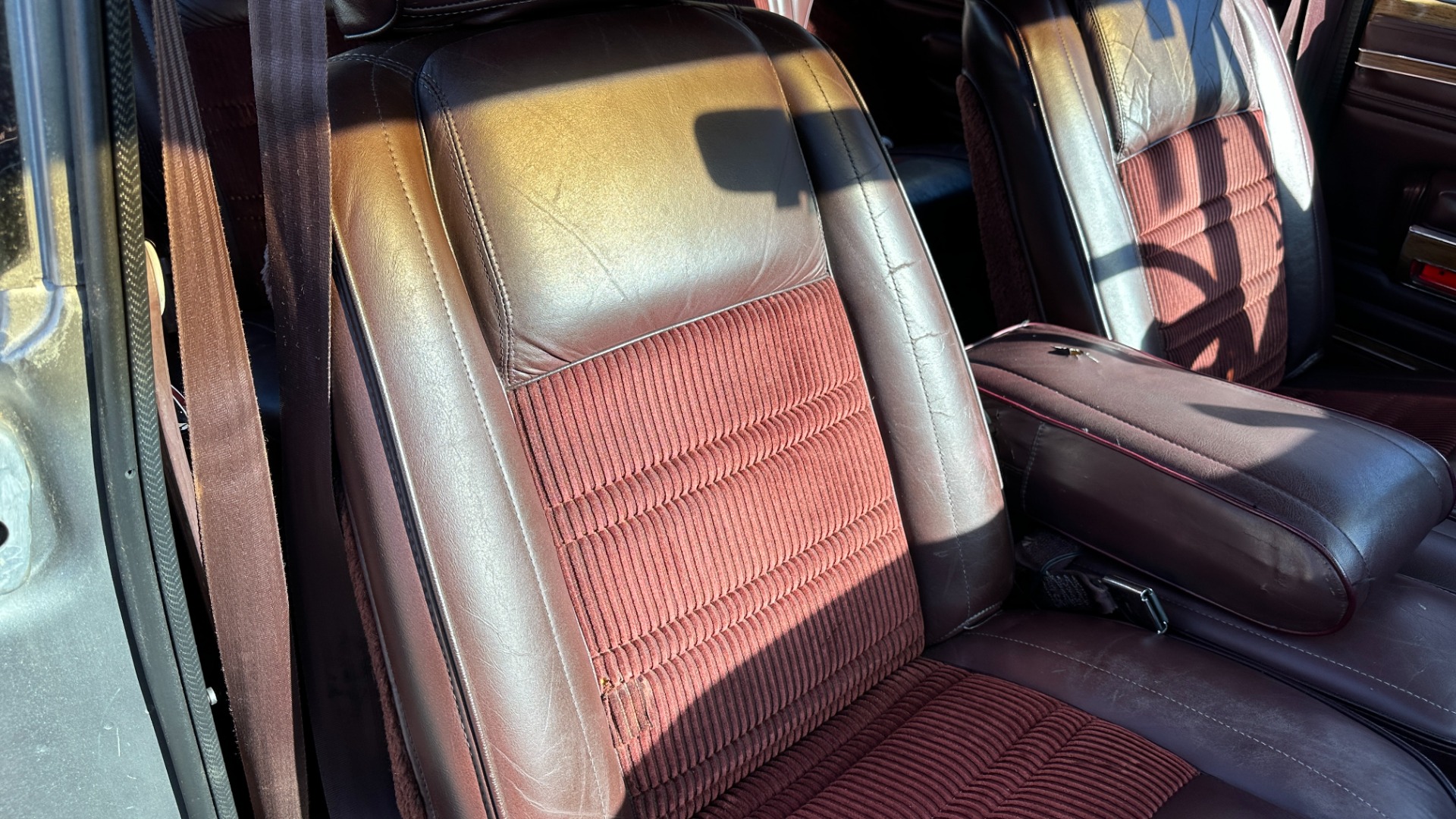 Used 1988 Jeep Grand Wagoneer 5.9L V8 ENGINE / LEATHER AND CLOTH / WOOD SIDING / 4WD for sale Sold at Formula Imports in Charlotte NC 28227 54