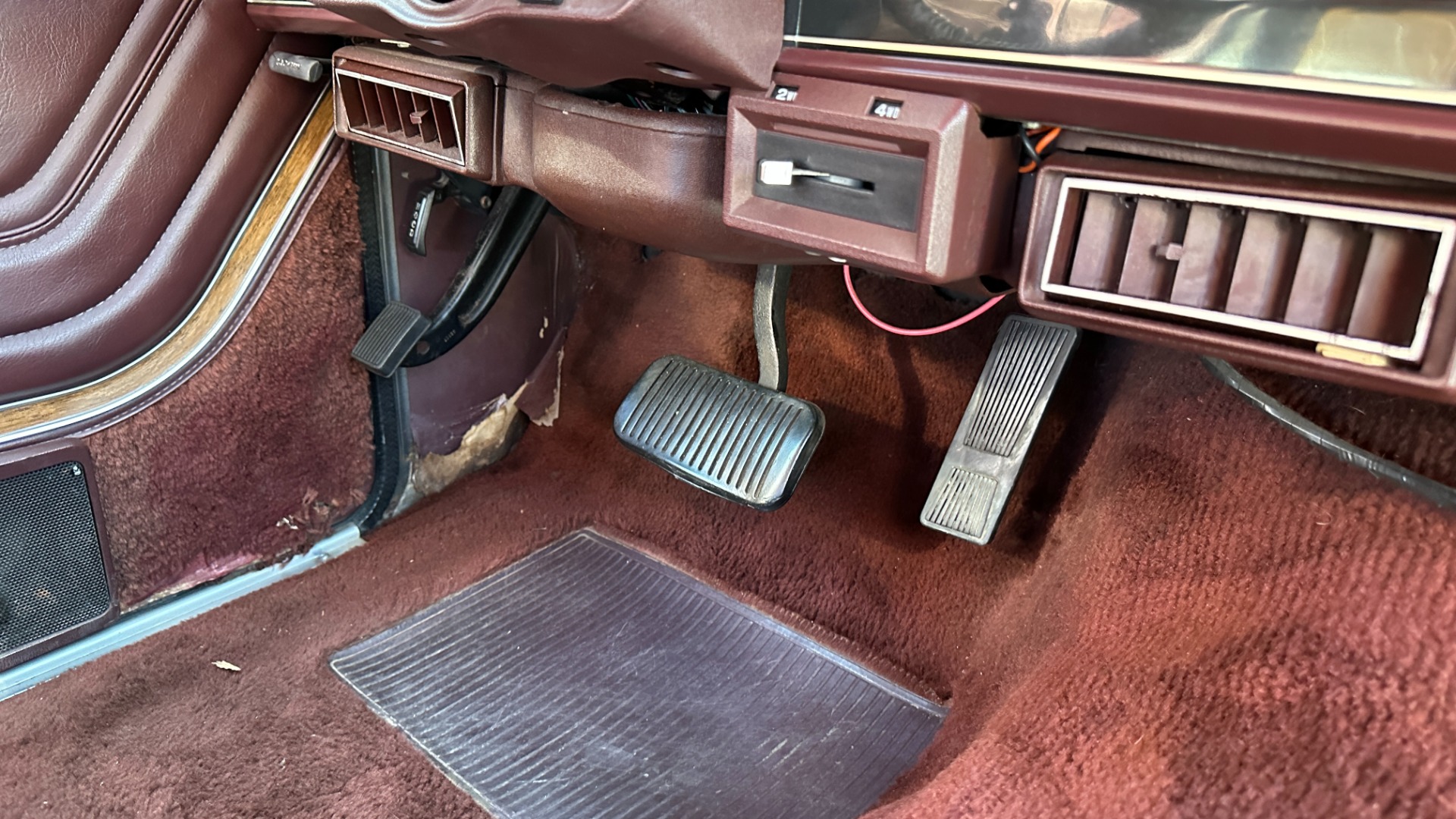 Used 1988 Jeep Grand Wagoneer 5.9L V8 ENGINE / LEATHER AND CLOTH / WOOD SIDING / 4WD for sale Sold at Formula Imports in Charlotte NC 28227 61