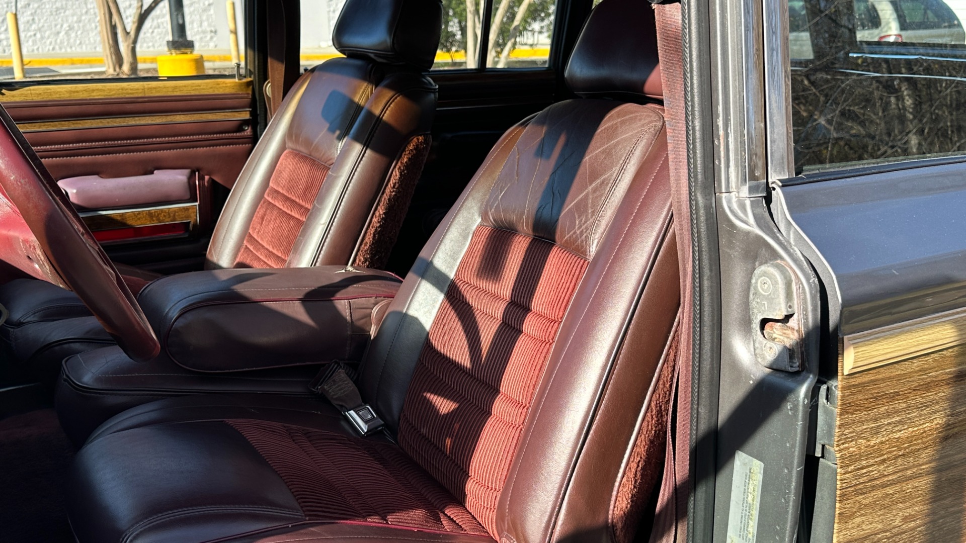 Used 1988 Jeep Grand Wagoneer 5.9L V8 ENGINE / LEATHER AND CLOTH / WOOD SIDING / 4WD for sale $21,995 at Formula Imports in Charlotte NC 28227 66