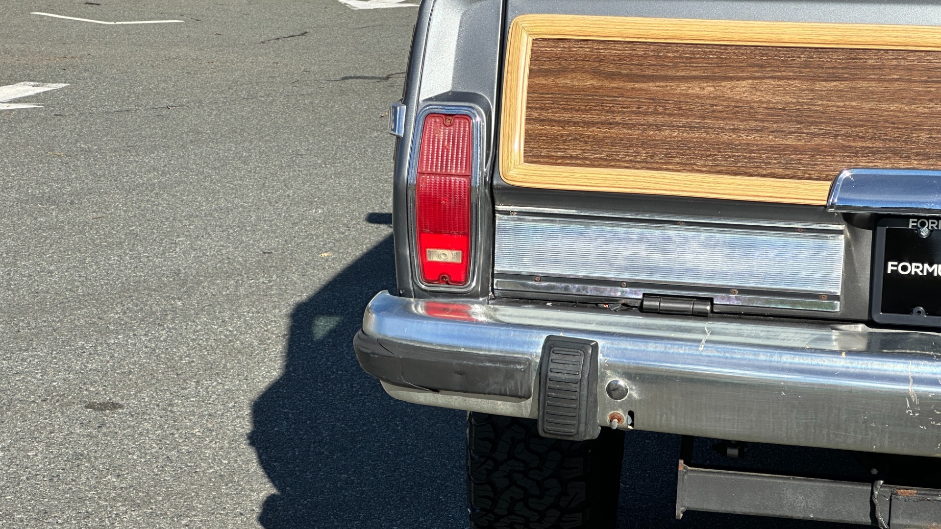 Used 1988 Jeep Grand Wagoneer 5.9L V8 ENGINE / LEATHER AND CLOTH / WOOD SIDING / 4WD for sale Sold at Formula Imports in Charlotte NC 28227 9