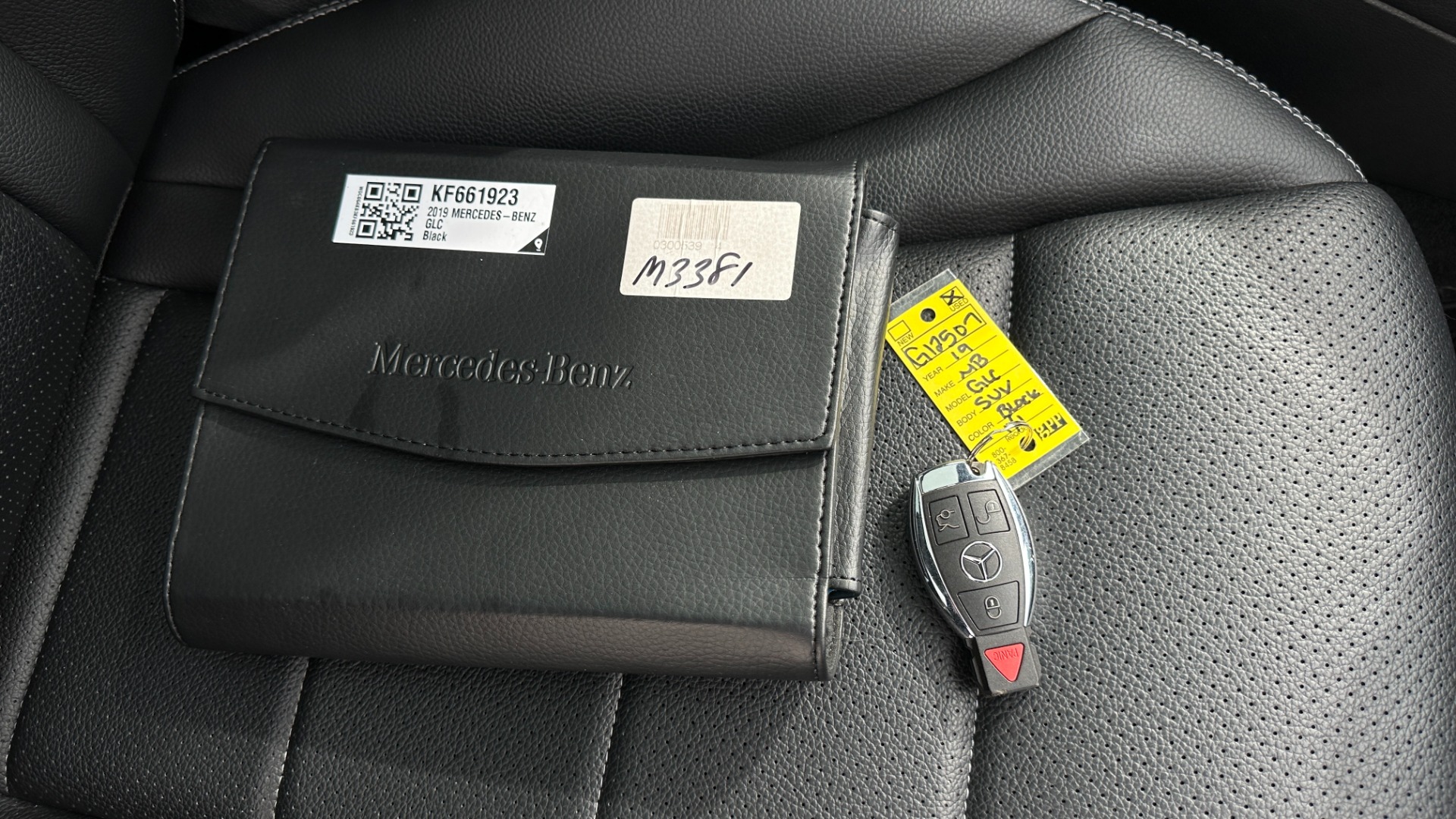 Used 2019 Mercedes-Benz GLC GLC 300 / AMBIENT LIGHTS / BURMESTER / NIGHT PACKAGE / PREMIUM for sale $34,995 at Formula Imports in Charlotte NC 28227 32