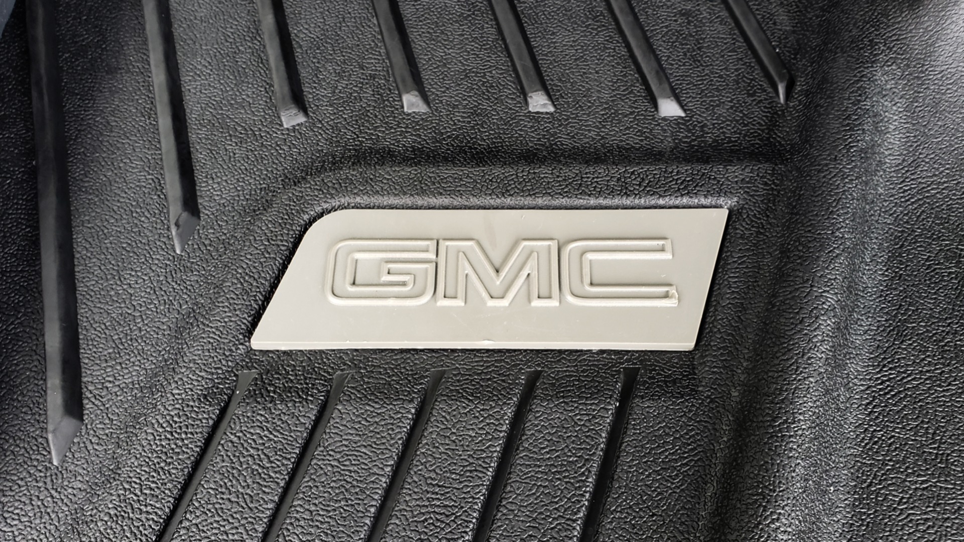 Used 2018 GMC YUKON DENALI 4WD / NAV / SUNROOF / BOSE / 3-ROW / REARVIEW for sale Sold at Formula Imports in Charlotte NC 28227 16