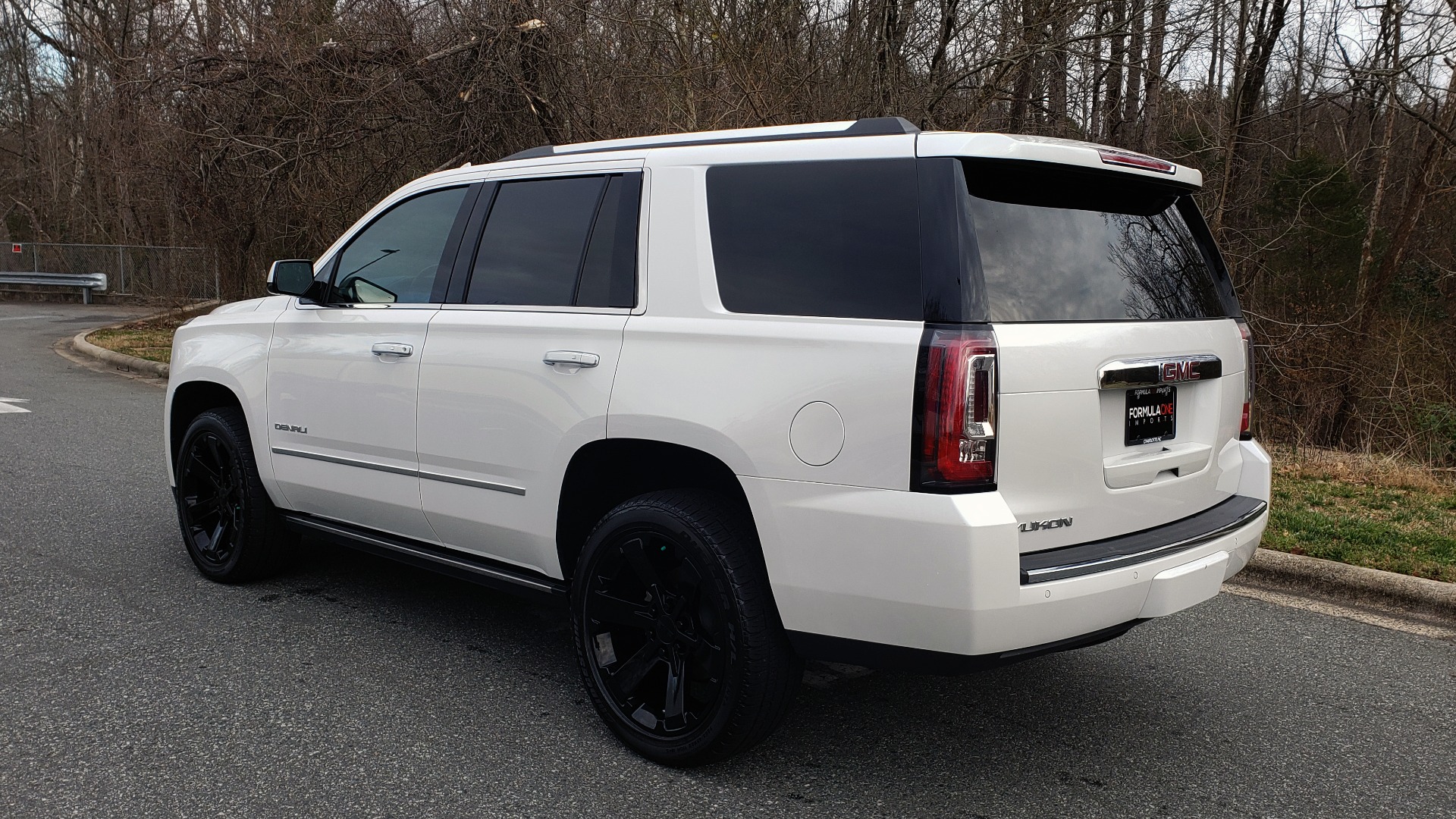 Used 2018 GMC YUKON DENALI 4WD / NAV / SUNROOF / BOSE / 3-ROW / REARVIEW for sale Sold at Formula Imports in Charlotte NC 28227 3