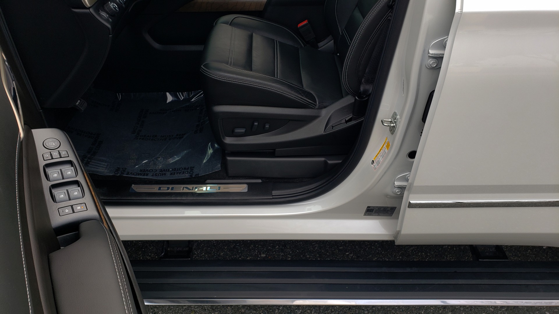 Used 2018 GMC YUKON DENALI 4WD / NAV / SUNROOF / BOSE / 3-ROW / REARVIEW for sale Sold at Formula Imports in Charlotte NC 28227 40