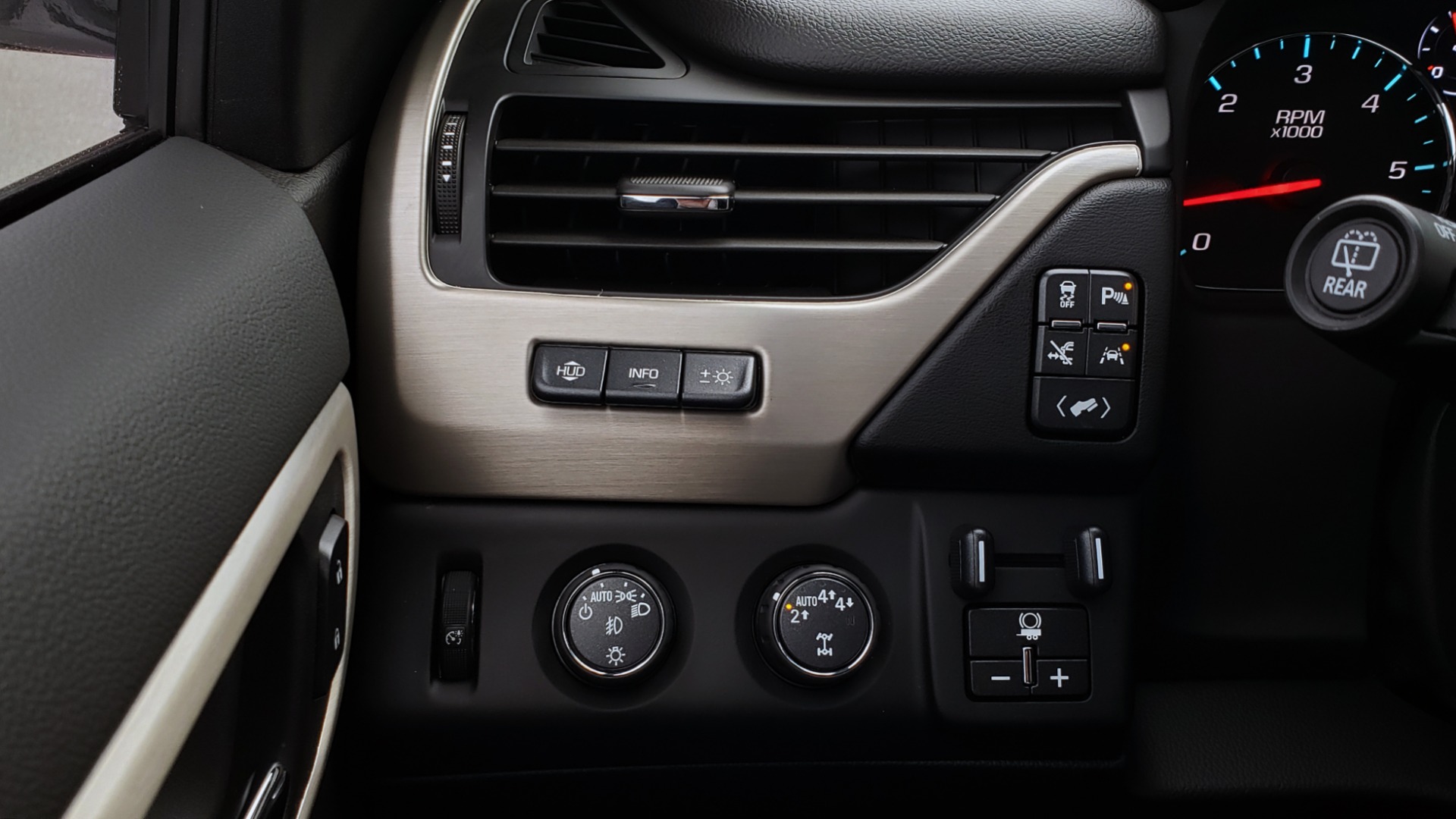 Used 2018 GMC YUKON DENALI 4WD / NAV / SUNROOF / BOSE / 3-ROW / REARVIEW for sale Sold at Formula Imports in Charlotte NC 28227 47