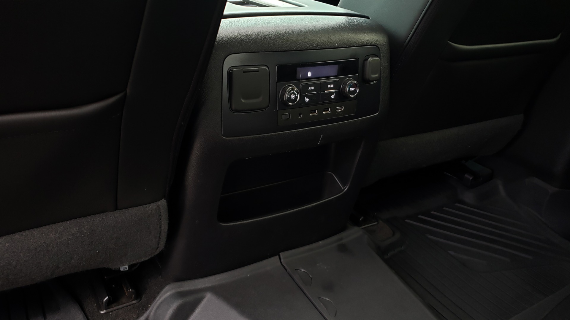Used 2018 GMC YUKON DENALI 4WD / NAV / SUNROOF / BOSE / 3-ROW / REARVIEW for sale Sold at Formula Imports in Charlotte NC 28227 75